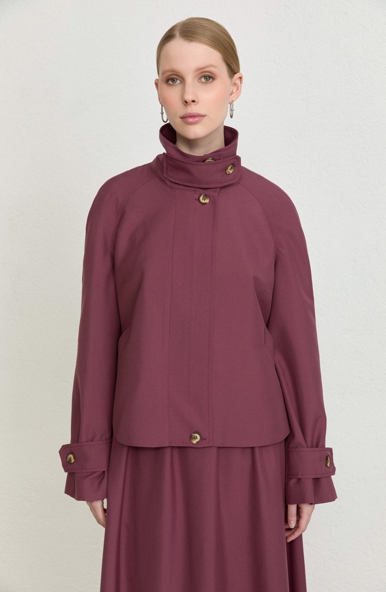 Dik Yaka Mürdüm Oversize Midi Trenç Ceket - Fatma Atasoy