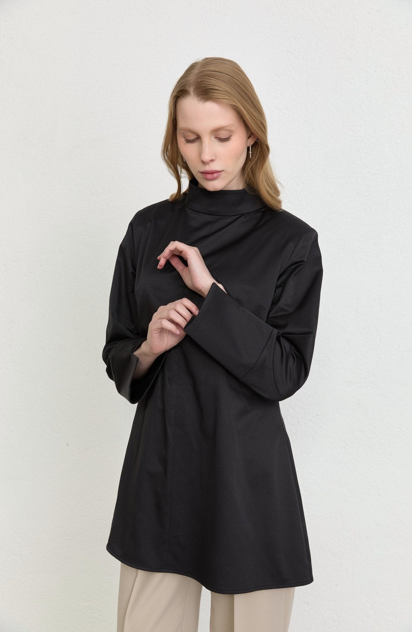 Dik Yaka Siyah Basic Pamuk Tunik Gömlek - Fatma Atasoy