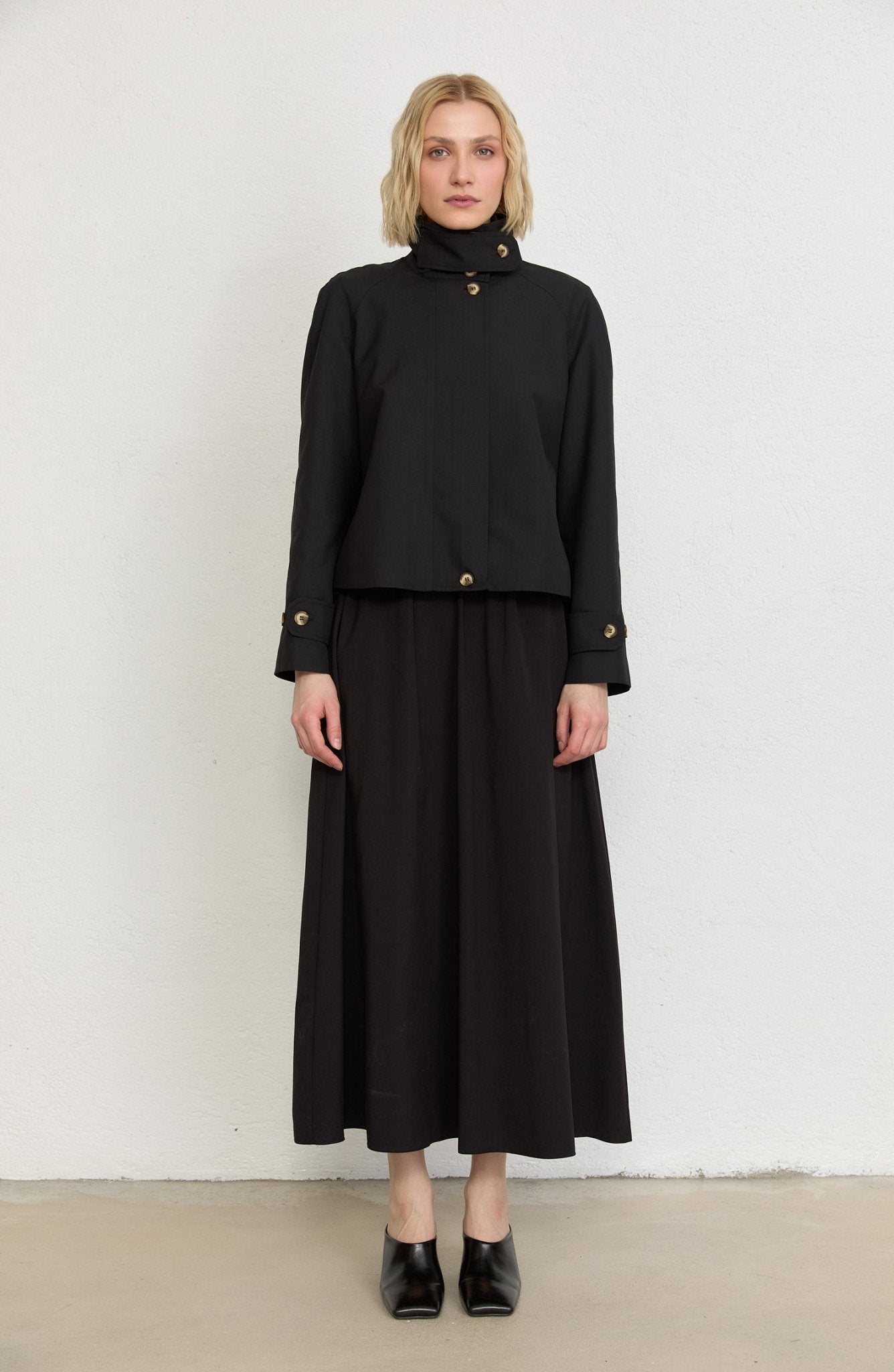 Dik Yaka Siyah Oversize Midi Trenç Ceket - Fatma Atasoy