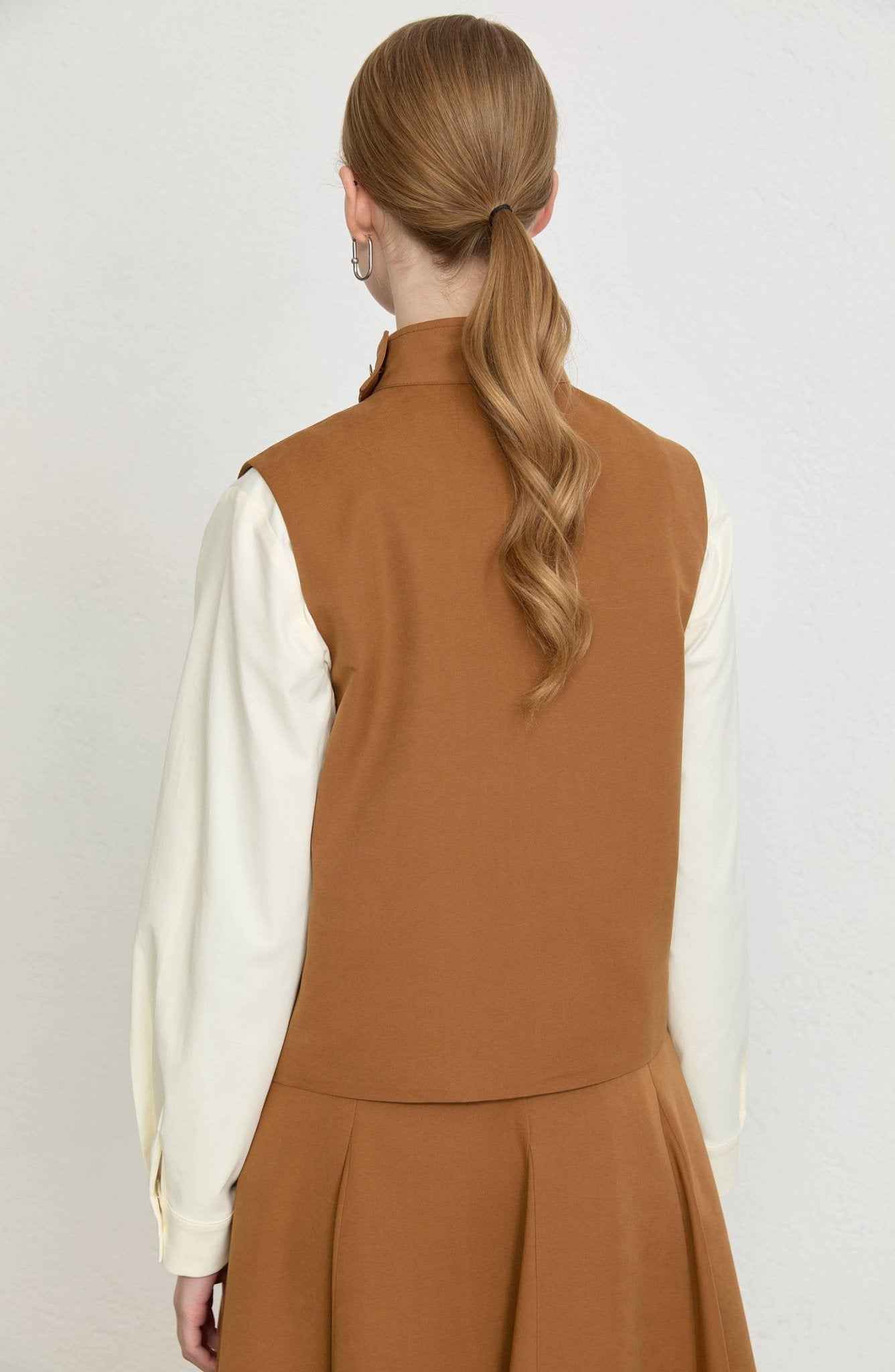 Dik Yaka Tarçın Parçalı Yelek Etek Takım - Fatma Atasoy