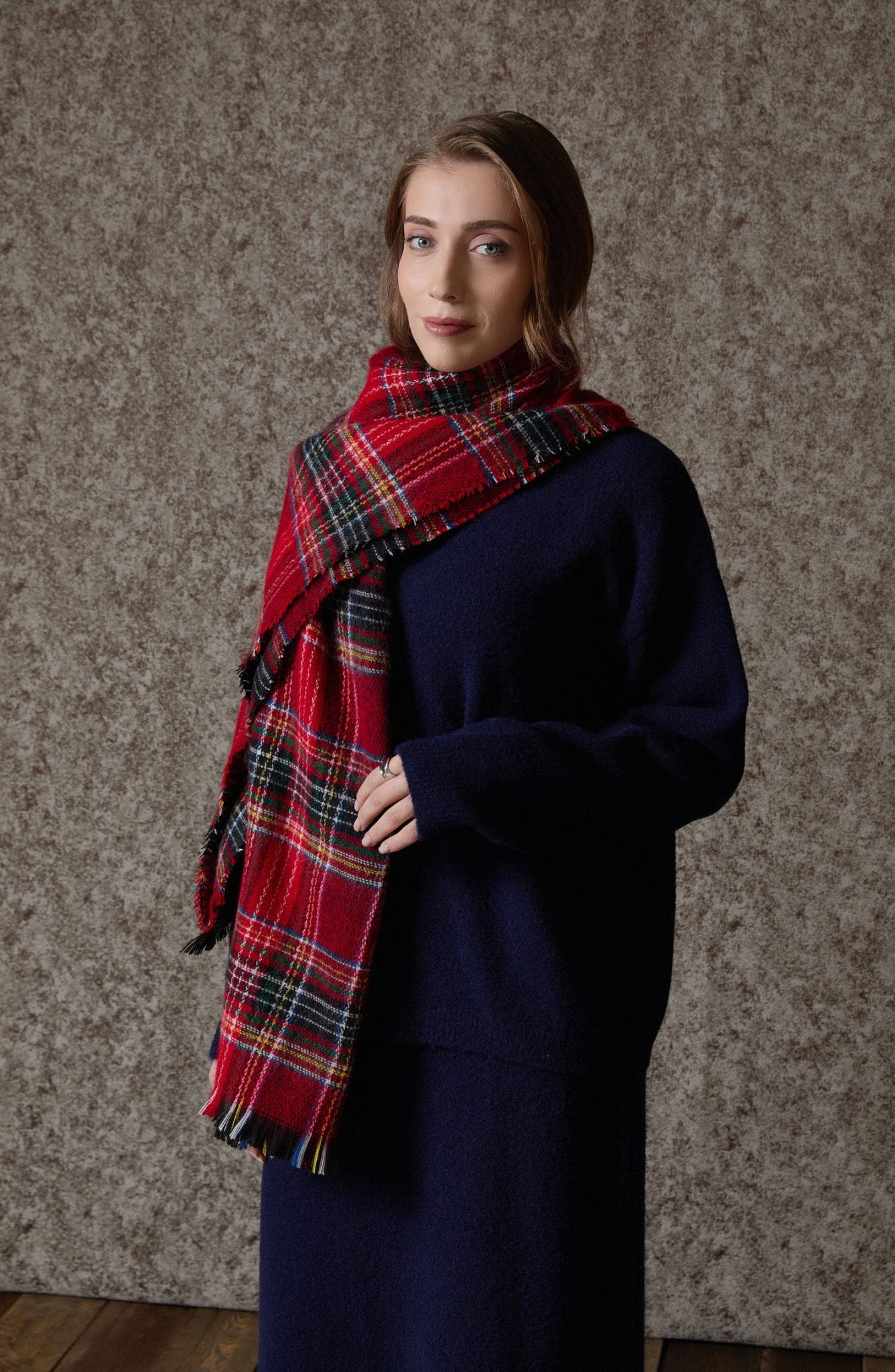 Ekose Kırmızı Püsküllü Şal - Fatma Atasoy