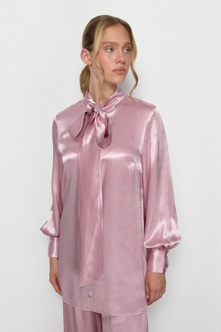 Fiyonklu Pembe Saten Gömlek - Fatma Atasoy
