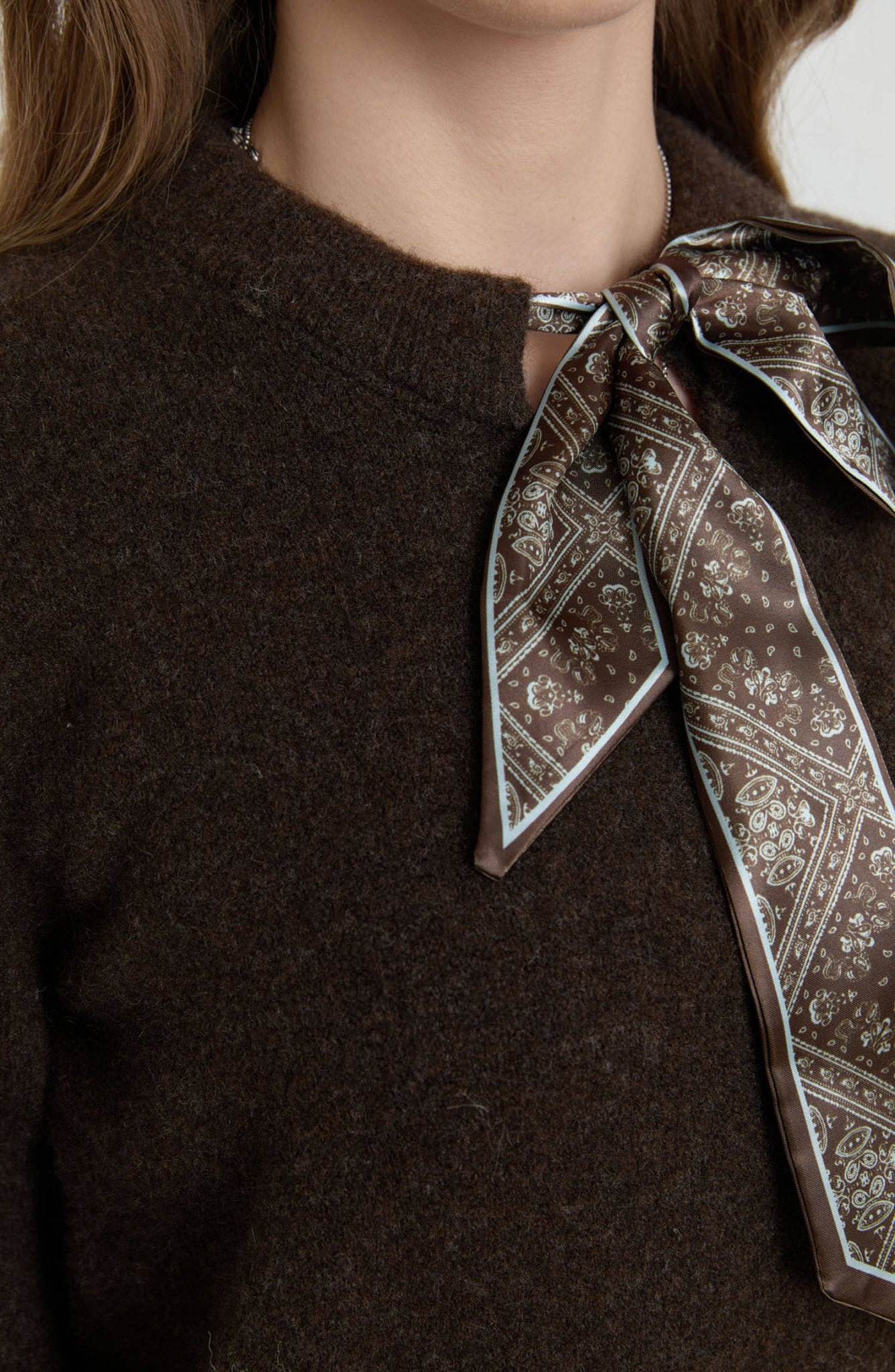 Fularlı Acı Kahve Basic Yumoş Triko Kazak - Fatma Atasoy