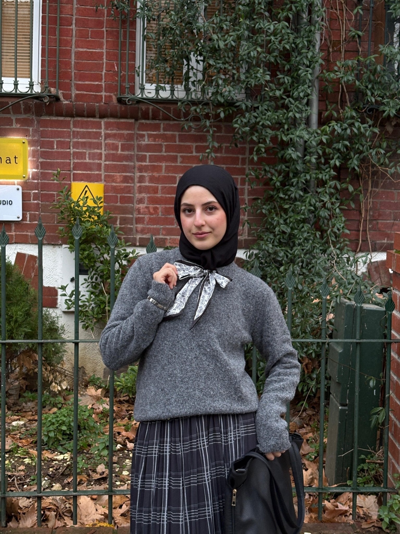 Fularlı Antrasit Basic Yumoş Triko Kazak - Fatma Atasoy