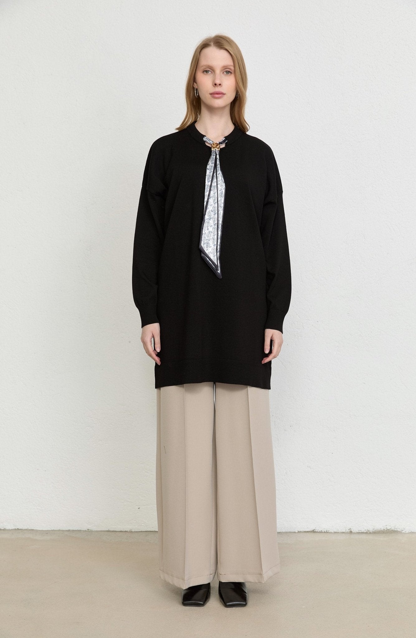Fularlı Oversize Siyah Merserize Triko Tunik - Fatma Atasoy