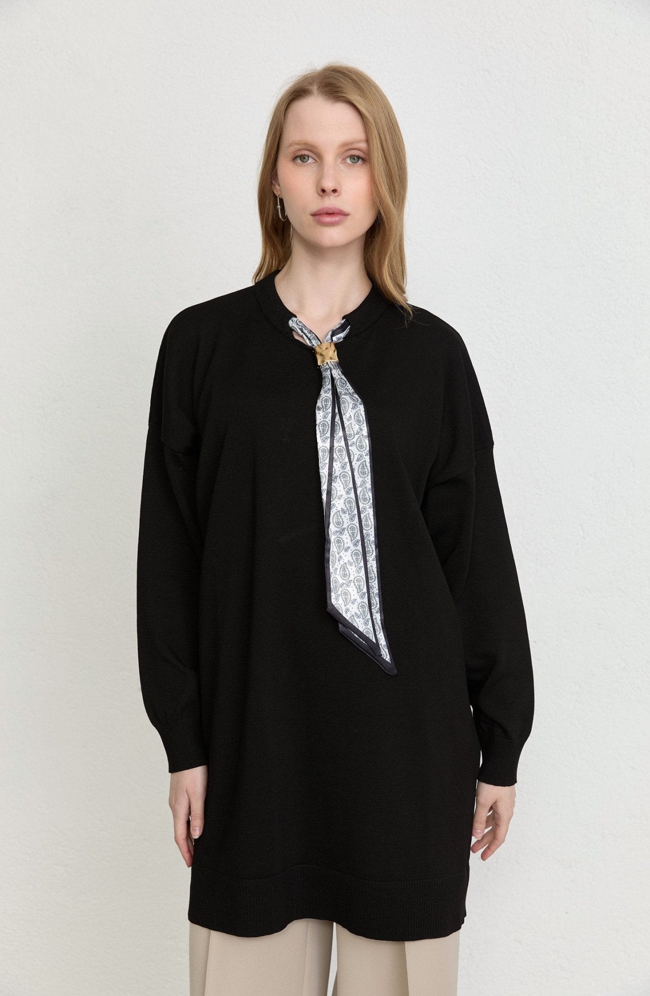 Fularlı Oversize Siyah Merserize Triko Tunik - Fatma Atasoy