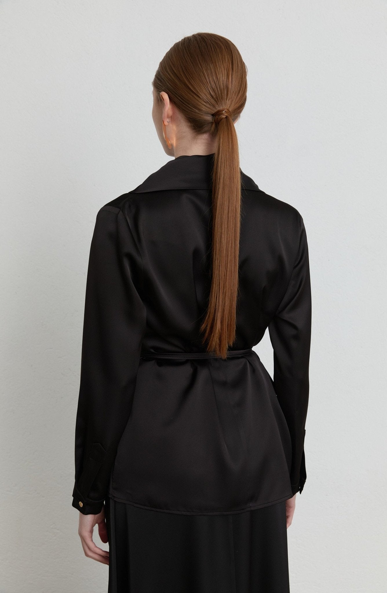 Fularlı Siyah Saten Gömlek - Fatma Atasoy