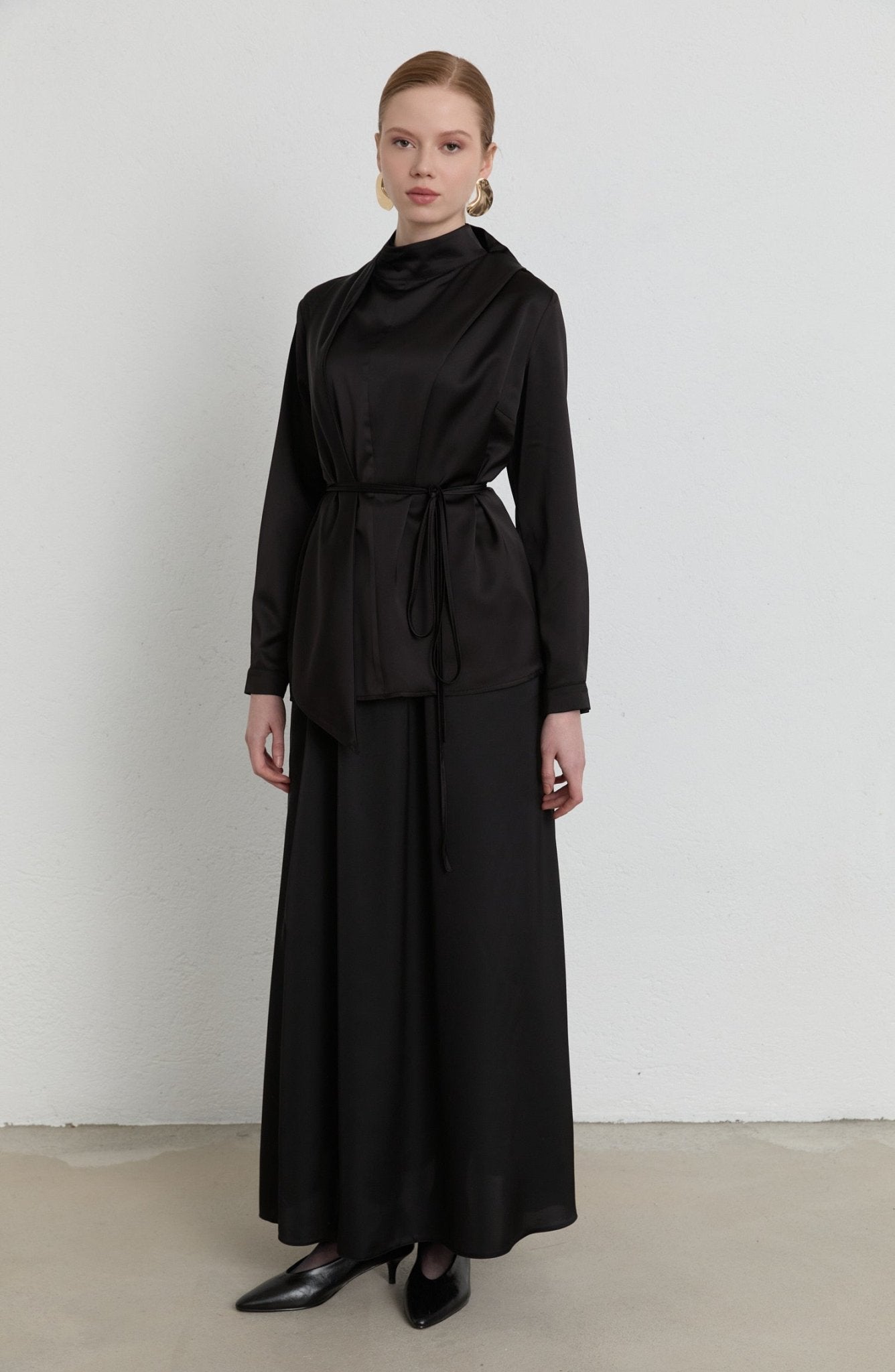 Fularlı Siyah Saten Gömlek - Fatma Atasoy