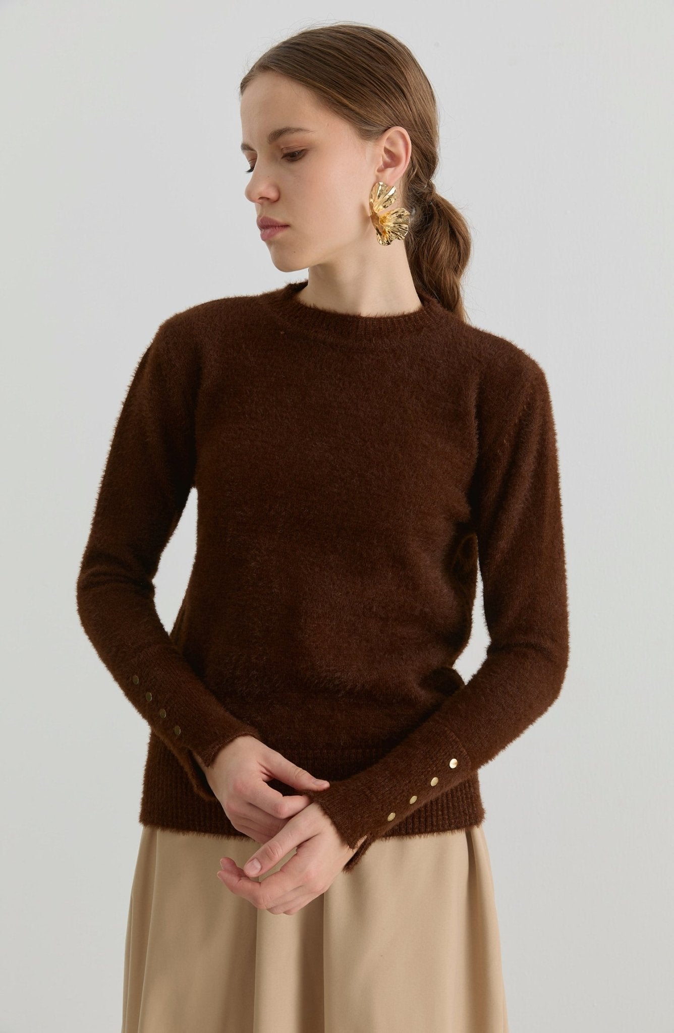 Gold Düğmeli Acı Kahve Kısa Basic Yumoş Triko Kazak - Fatma Atasoy