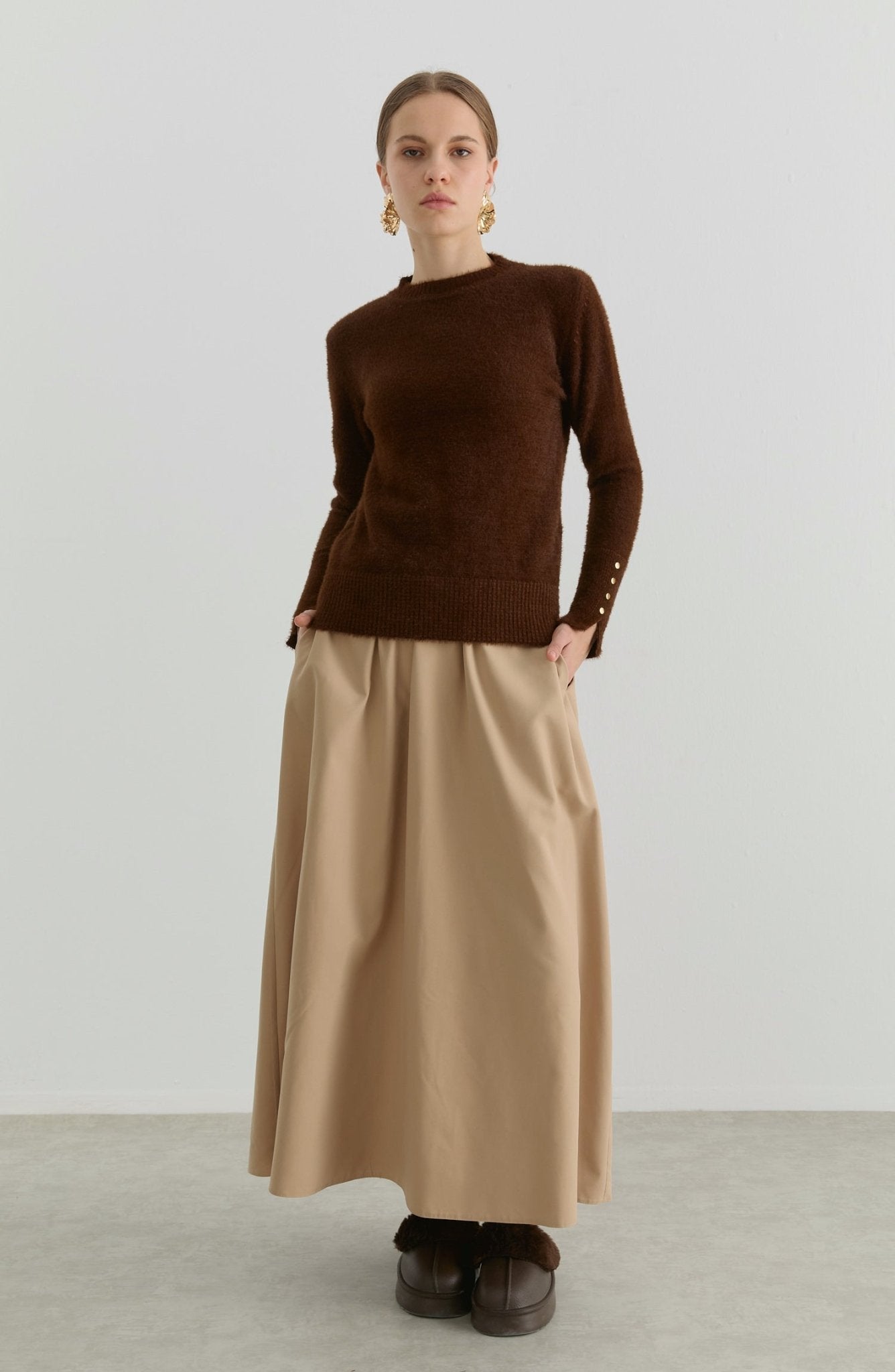 Gold Düğmeli Acı Kahve Kısa Basic Yumoş Triko Kazak - Fatma Atasoy