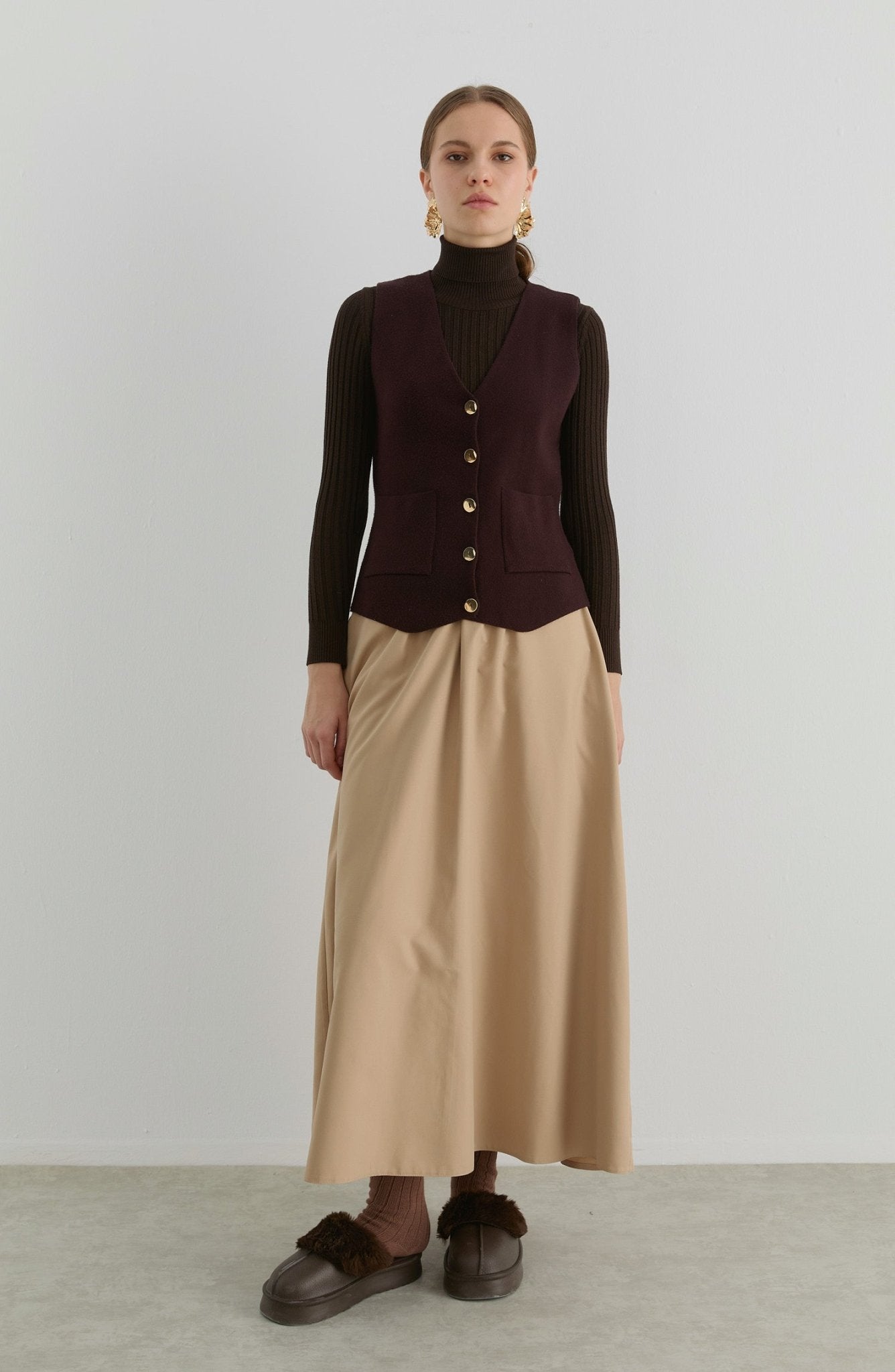 Gold Düğmeli Acı Kahve Kısa Triko Yelek - Fatma Atasoy