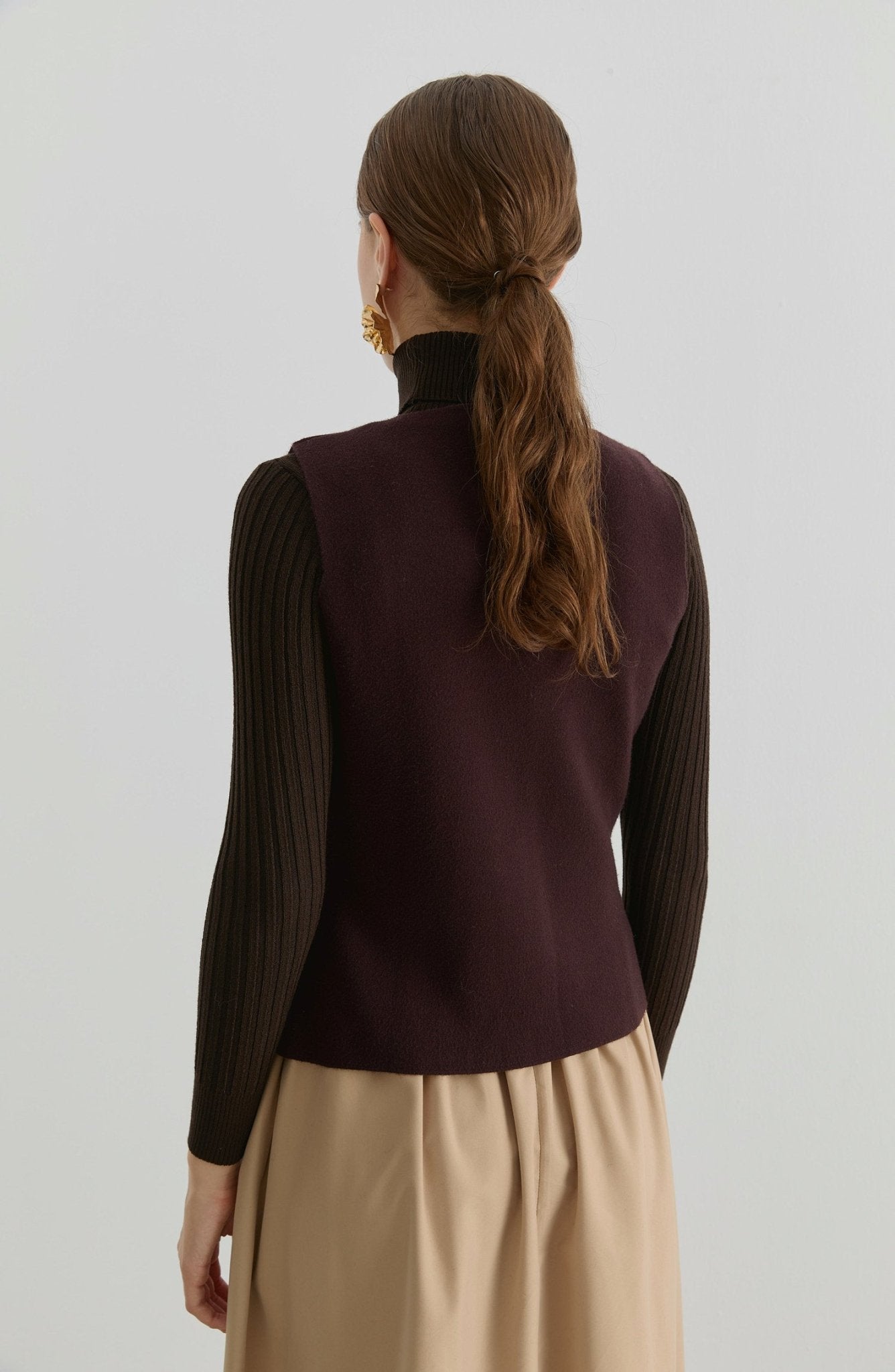 Gold Düğmeli Acı Kahve Kısa Triko Yelek - Fatma Atasoy