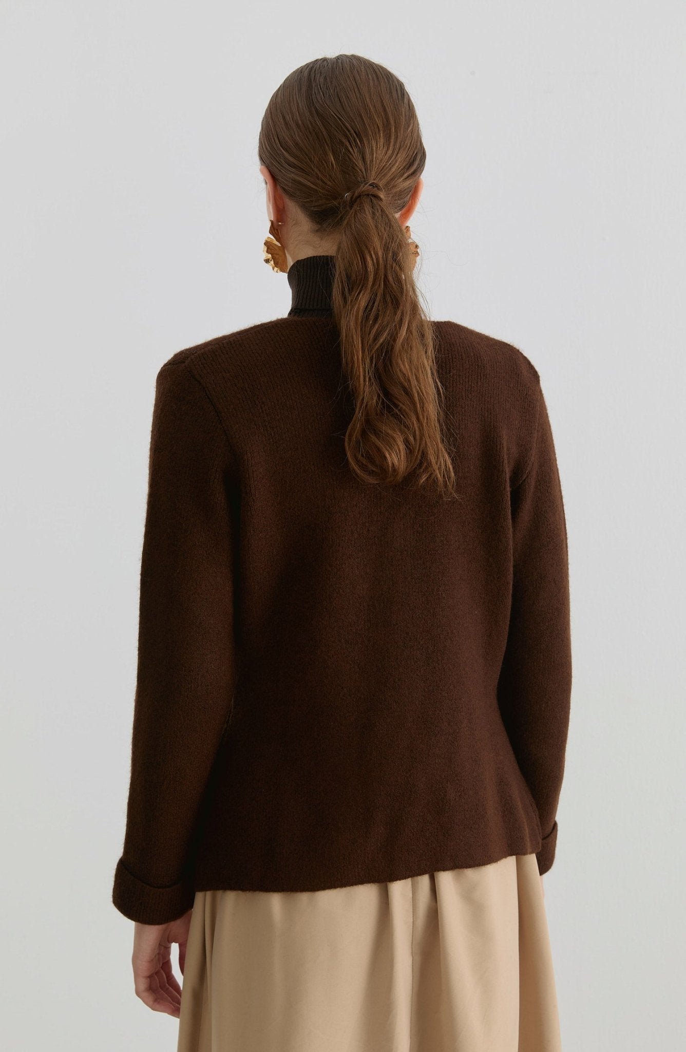 Gold Düğmeli Acı Kahve Yumoş Triko Hırka - Fatma Atasoy