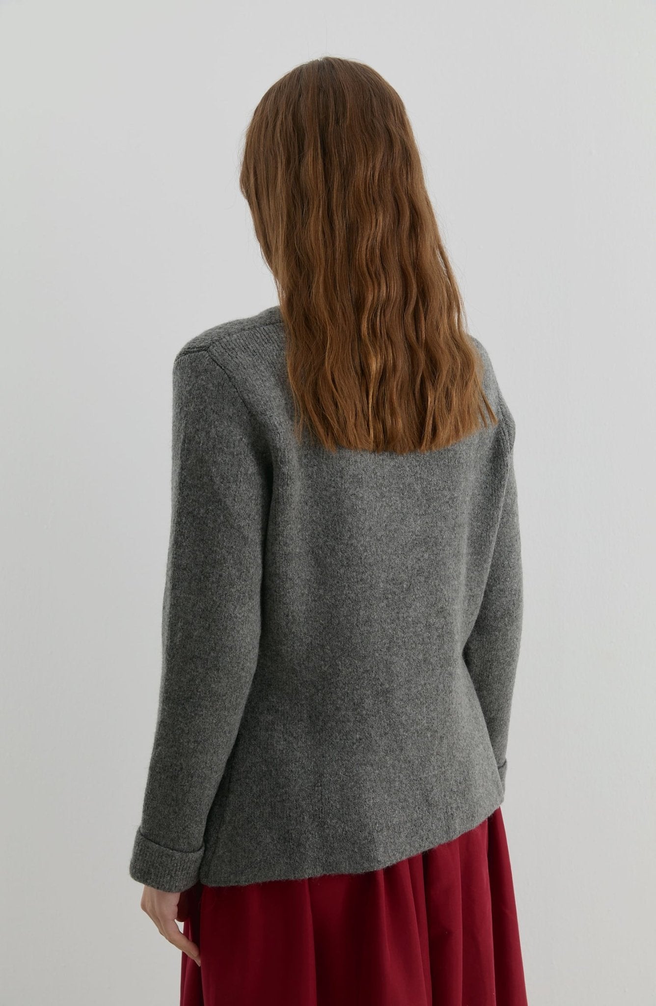 Gold Düğmeli Antrasit Yumoş Triko Hırka - Fatma Atasoy