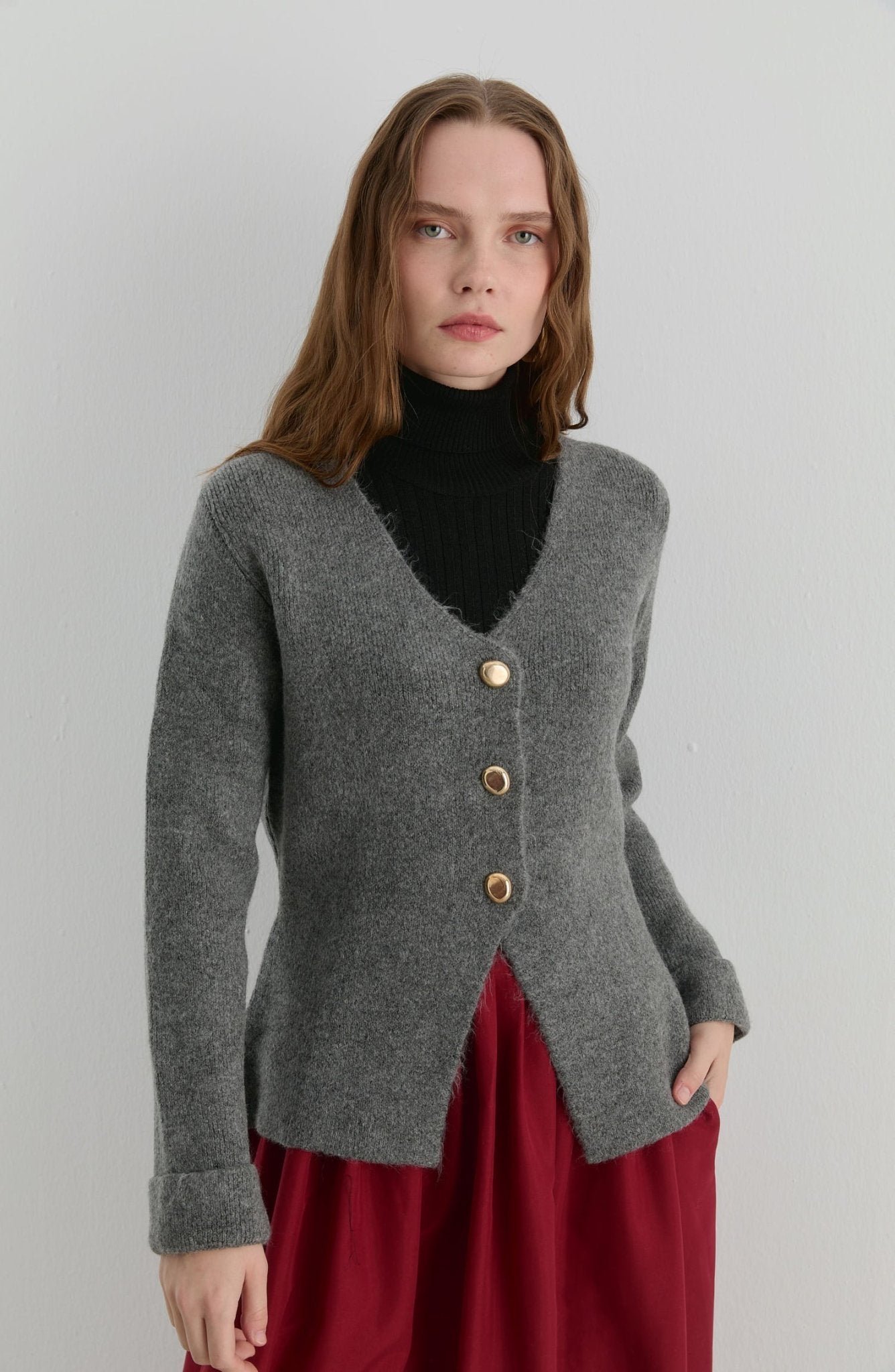 Gold Düğmeli Antrasit Yumoş Triko Hırka - Fatma Atasoy