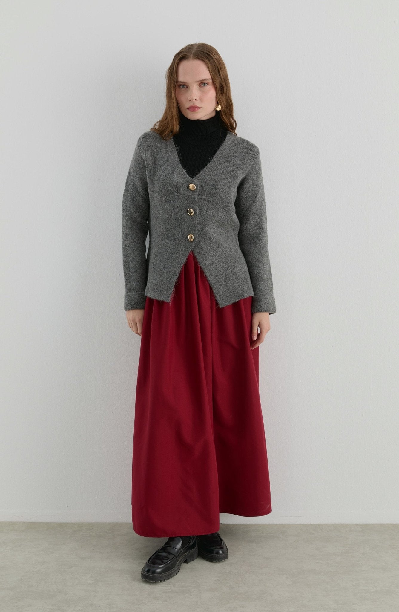 Gold Düğmeli Antrasit Yumoş Triko Hırka - Fatma Atasoy