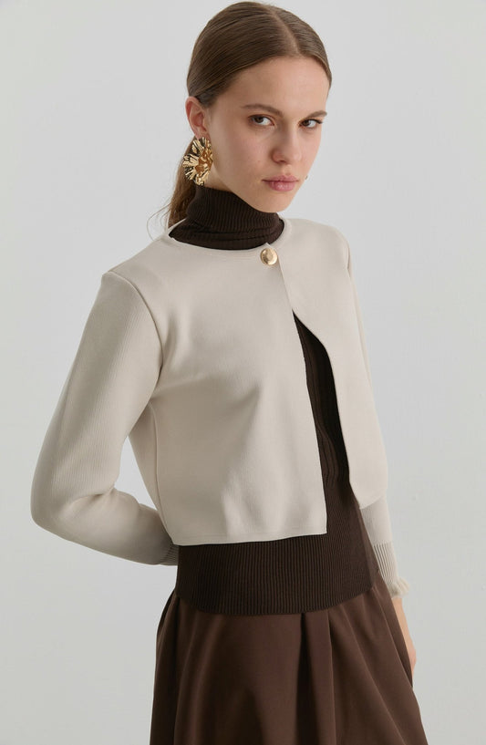 Gold Düğmeli Ekru Kısa Triko Ceket Hırka - Fatma Atasoy