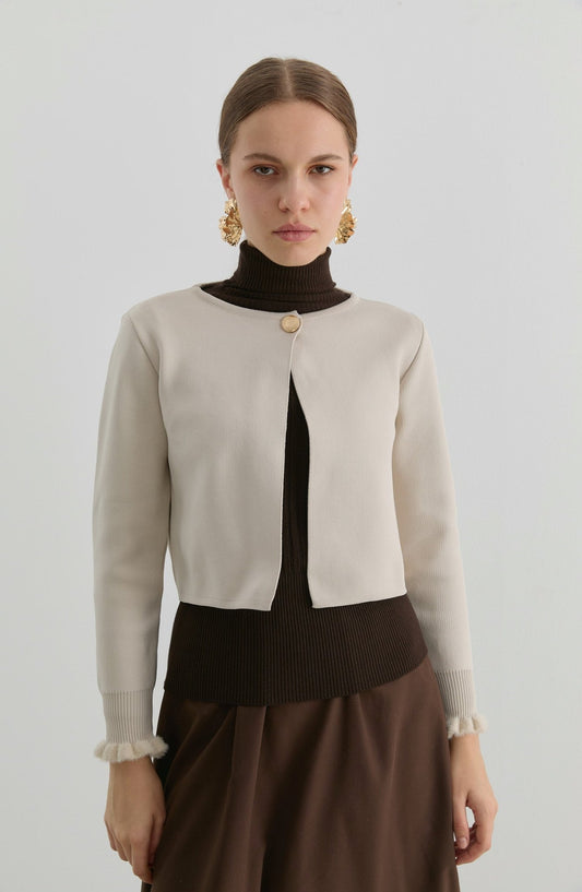 Gold Düğmeli Ekru Kısa Triko Ceket Hırka - Fatma Atasoy