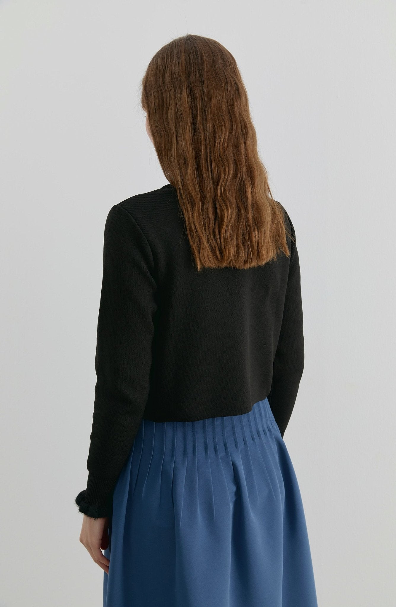 Gold Düğmeli Siyah Kısa Triko Ceket Hırka - Fatma Atasoy