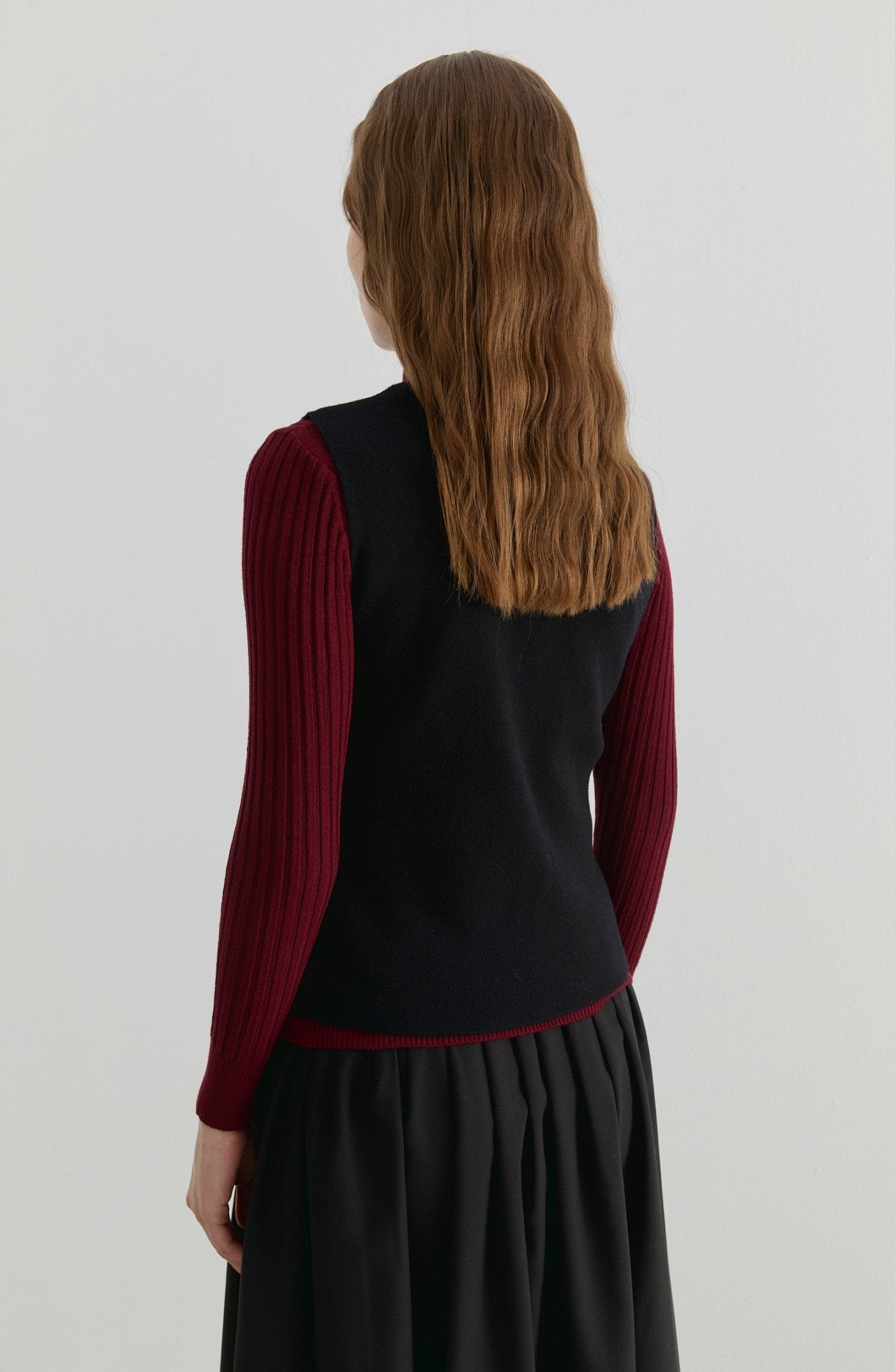 Gold Düğmeli Siyah Kısa Triko Yelek - Fatma Atasoy