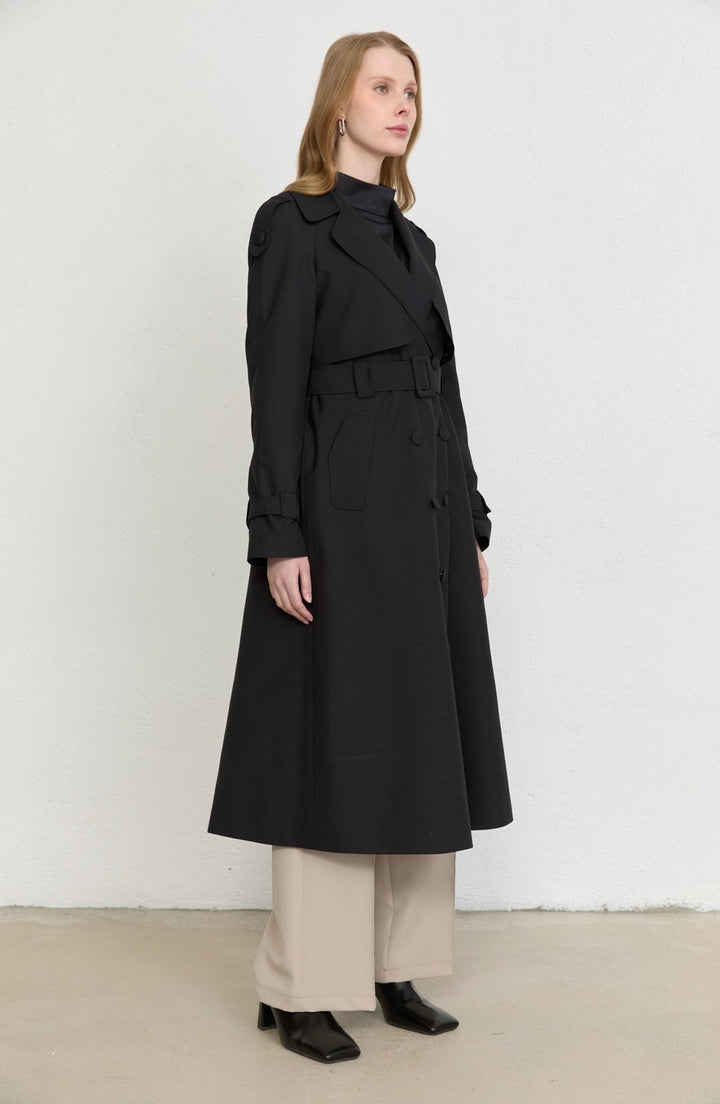 Kaplama Kemerli Siyah Trençkot - Fatma Atasoy