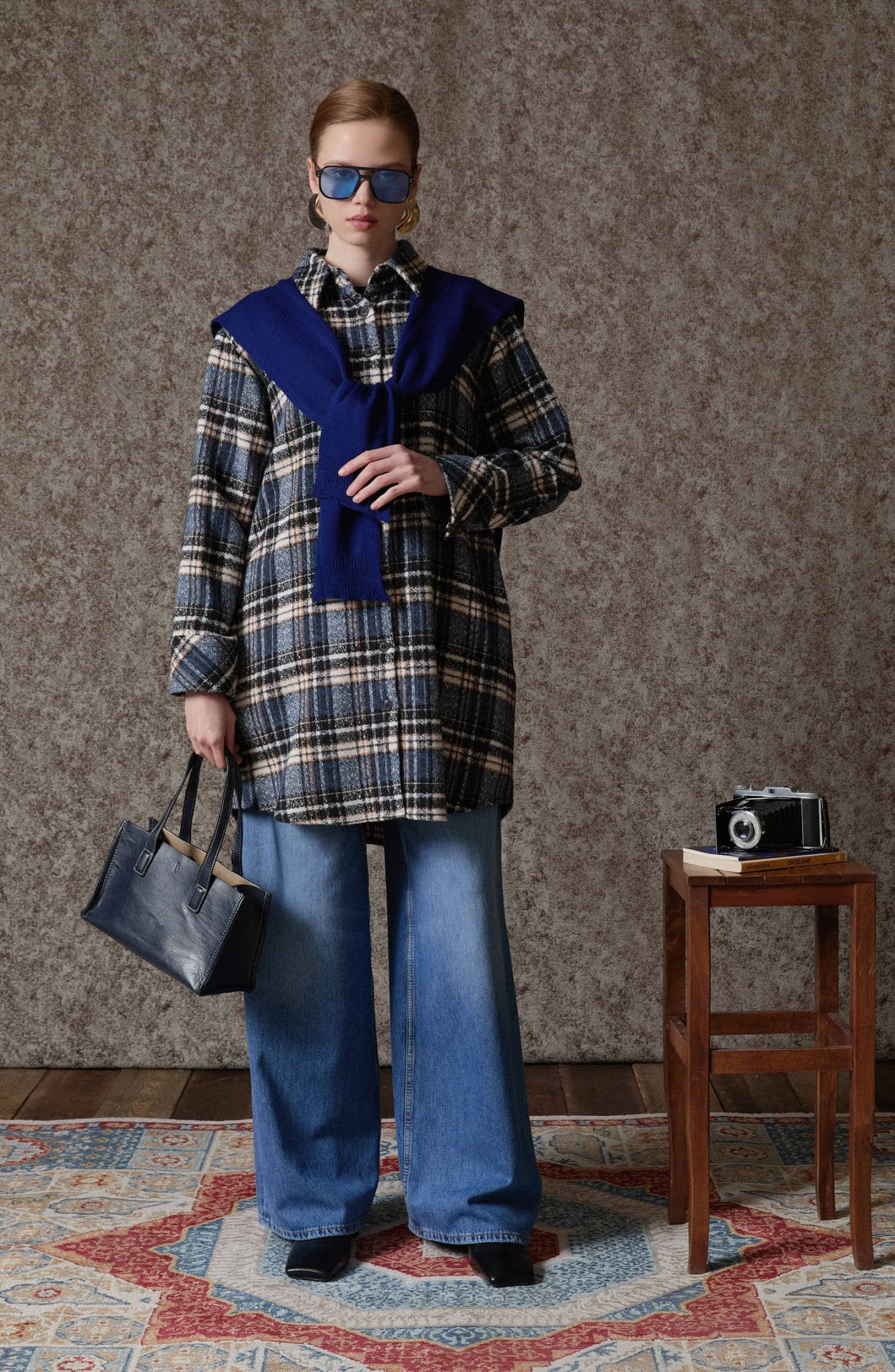 Kazak Görünümlü Lacivert Triko Kare Şal - Fatma Atasoy