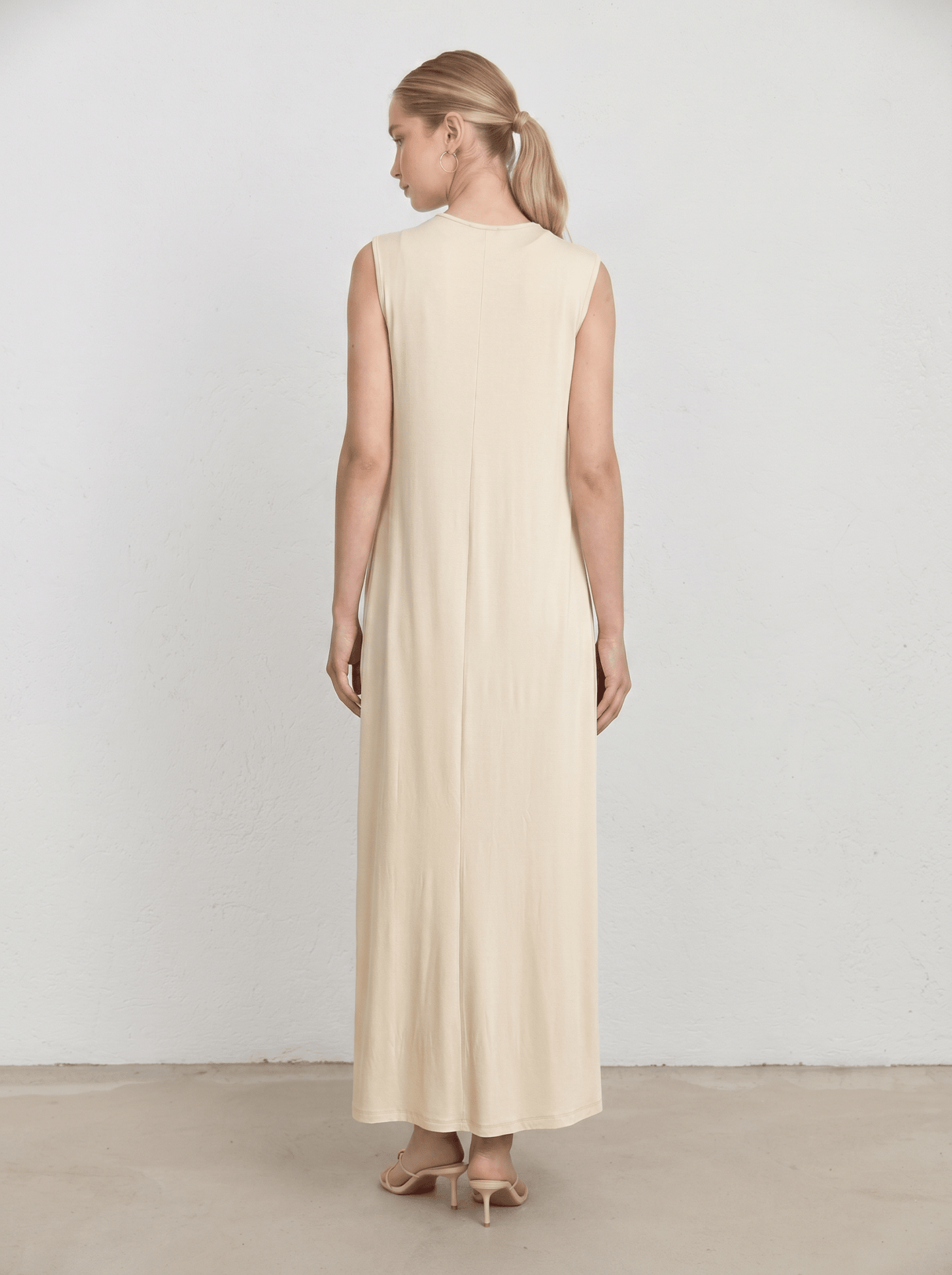 Kolsuz Ten Rengi Viskon İçlik Elbise - Fatma Atasoy