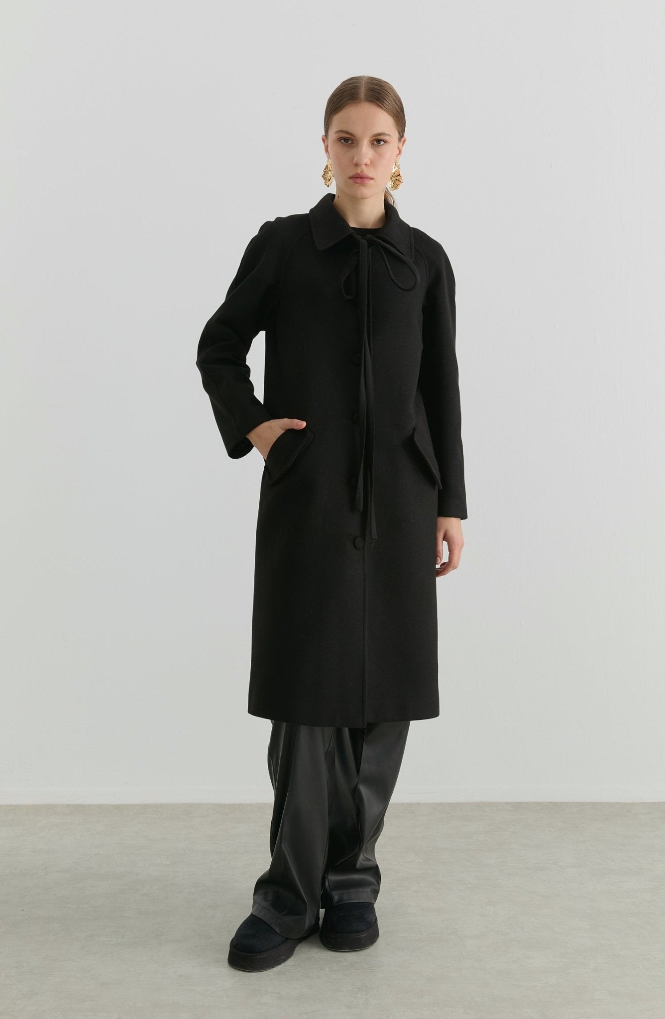 Kore Siyah Kaşmir Kaban - Fatma Atasoy