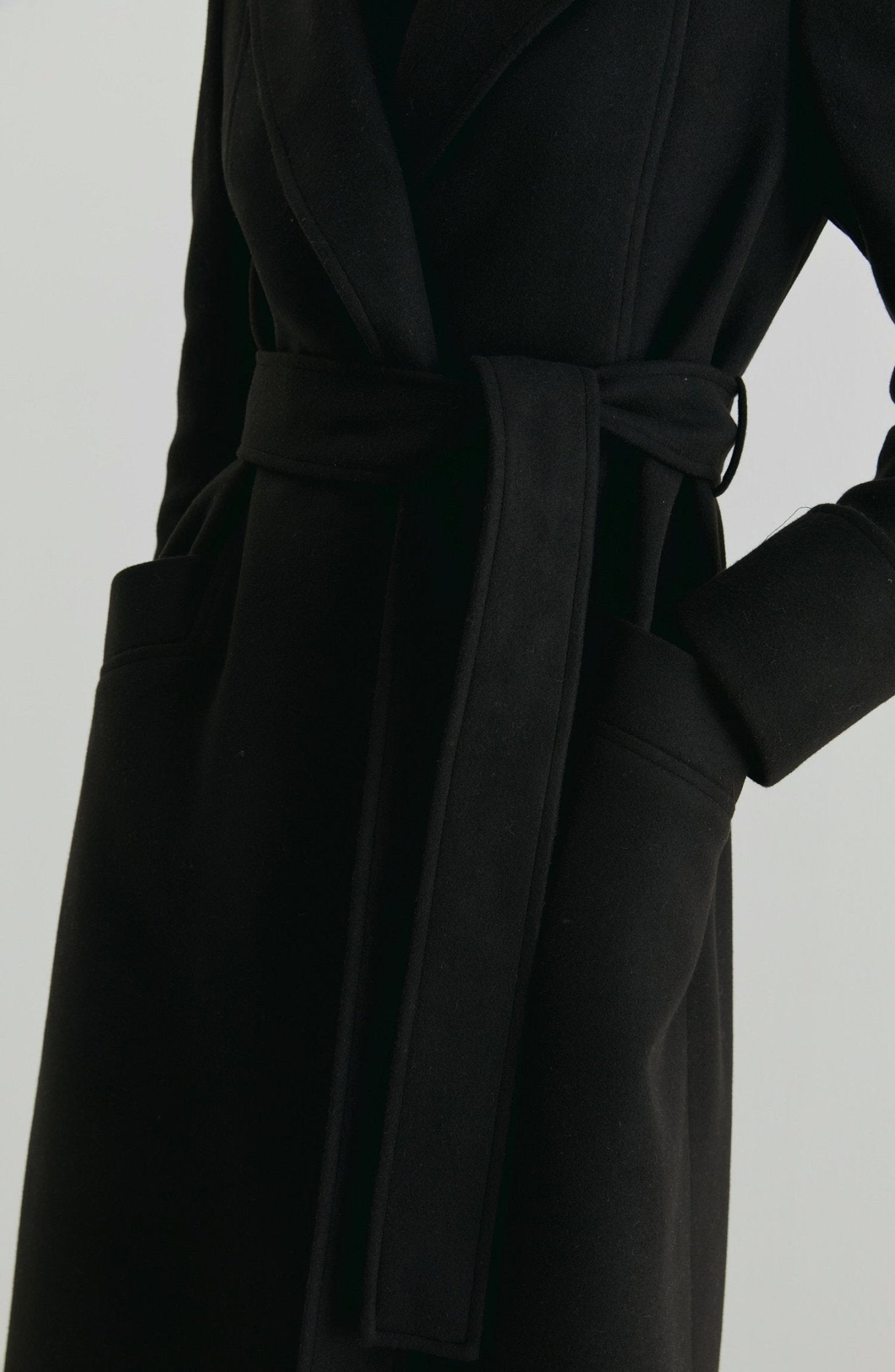 Kuşaklı Maksi Siyah Kaban - Fatma Atasoy