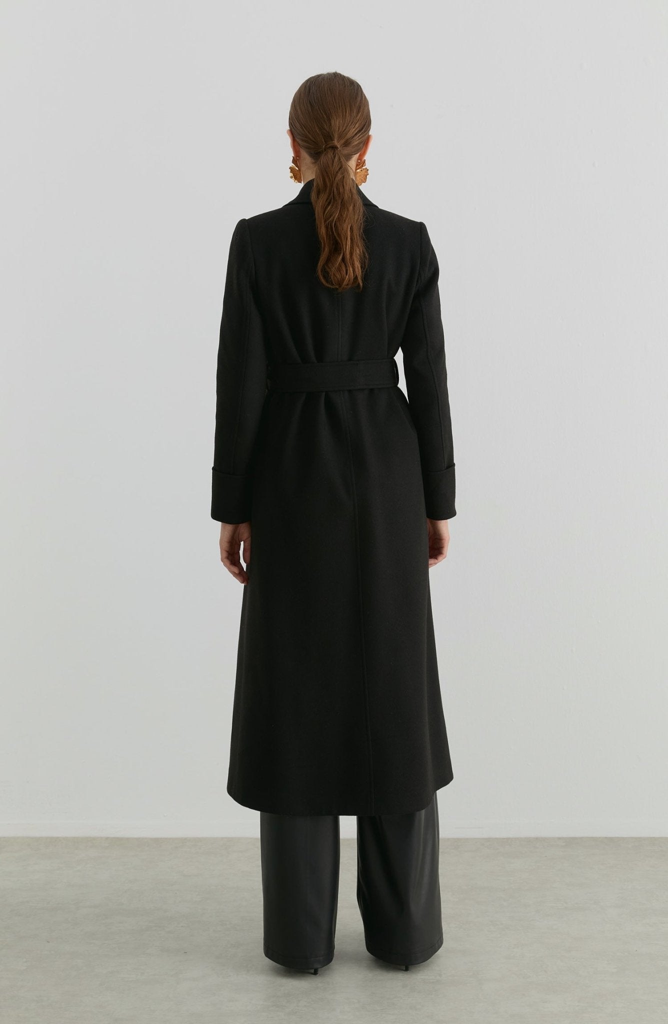 Kuşaklı Maksi Siyah Kaban - Fatma Atasoy