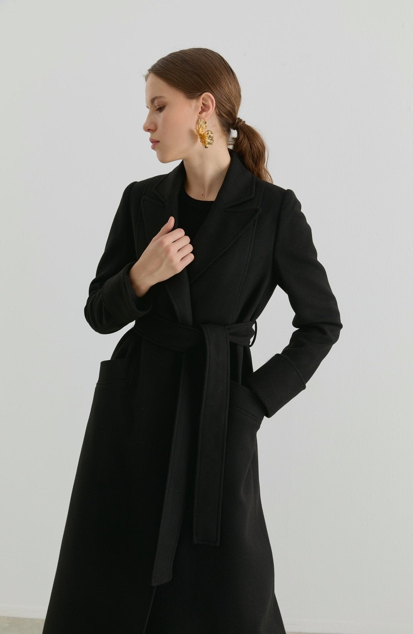 Kuşaklı Maksi Siyah Kaban - Fatma Atasoy