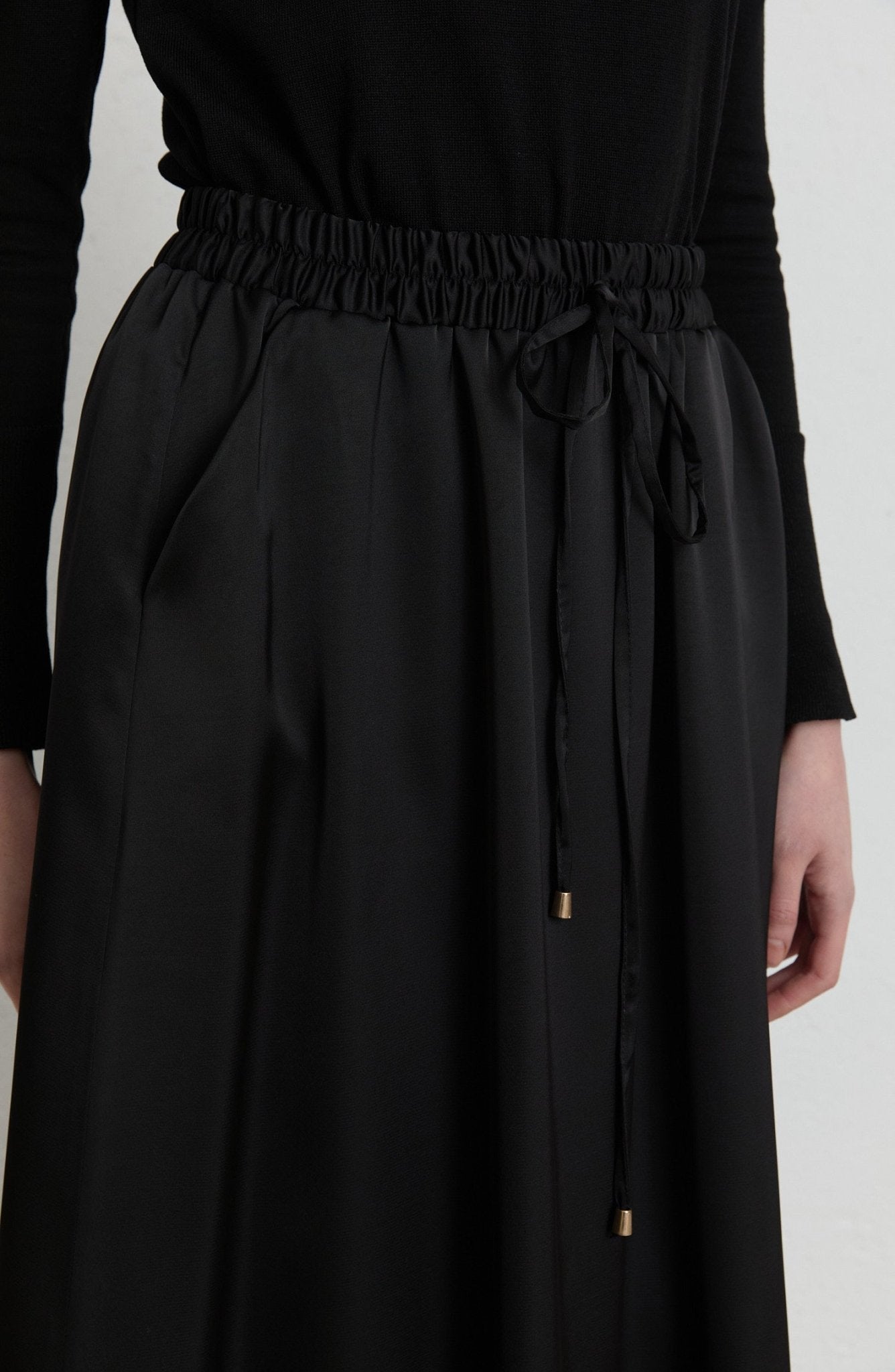 Lastikli Siyah Saten Etek - Fatma Atasoy