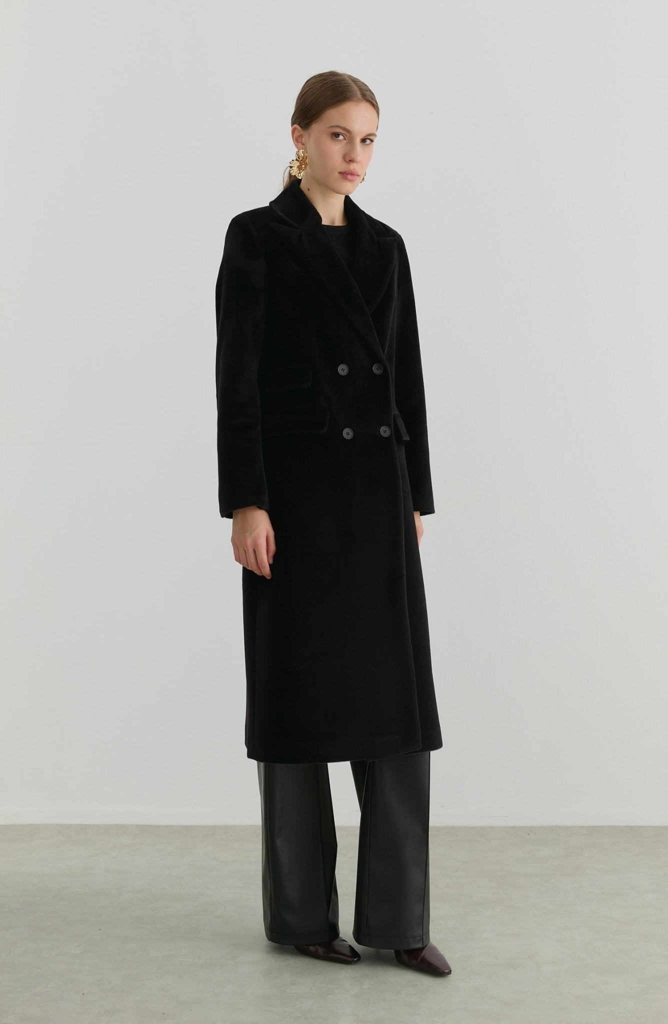 Maksi Tay Tüyü Siyah Ceket Kaban - Fatma Atasoy