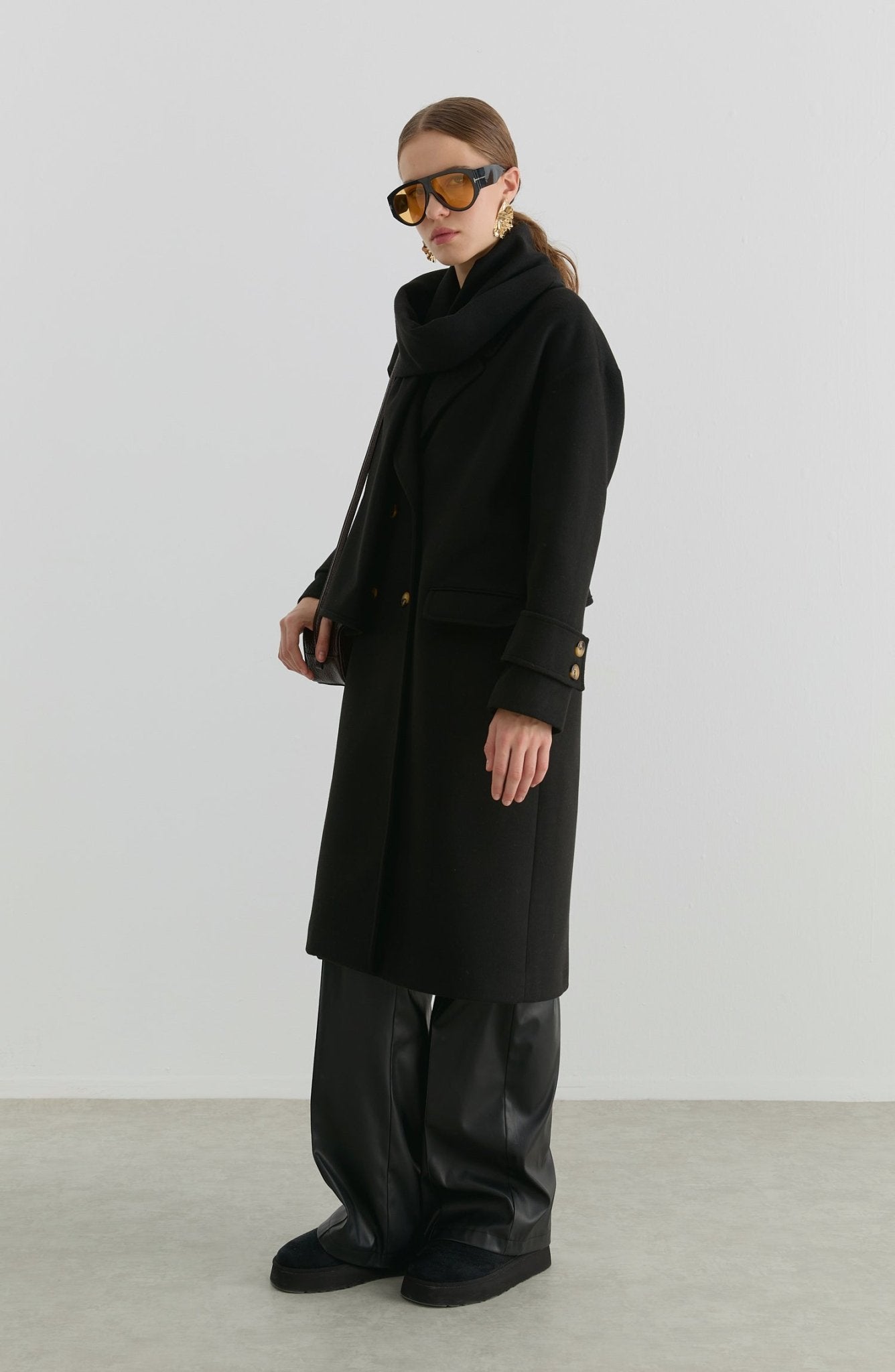 Oversize Atkılı Siyah Kaban - Fatma Atasoy