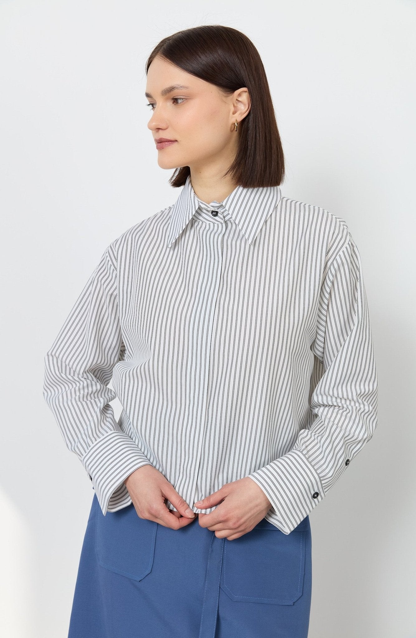 Oversize Çizgili Beyaz Crop Gömlek - Fatma Atasoy