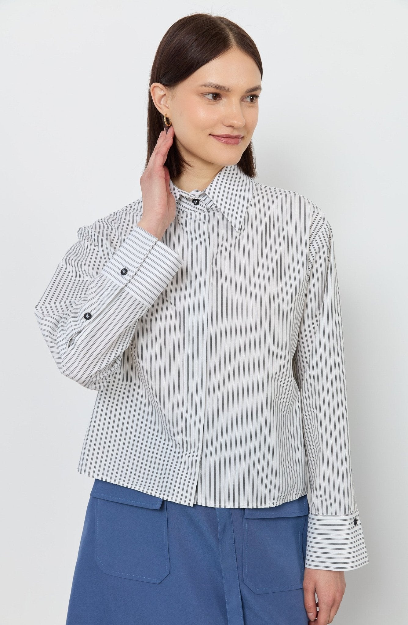 Oversize Çizgili Beyaz Crop Gömlek - Fatma Atasoy