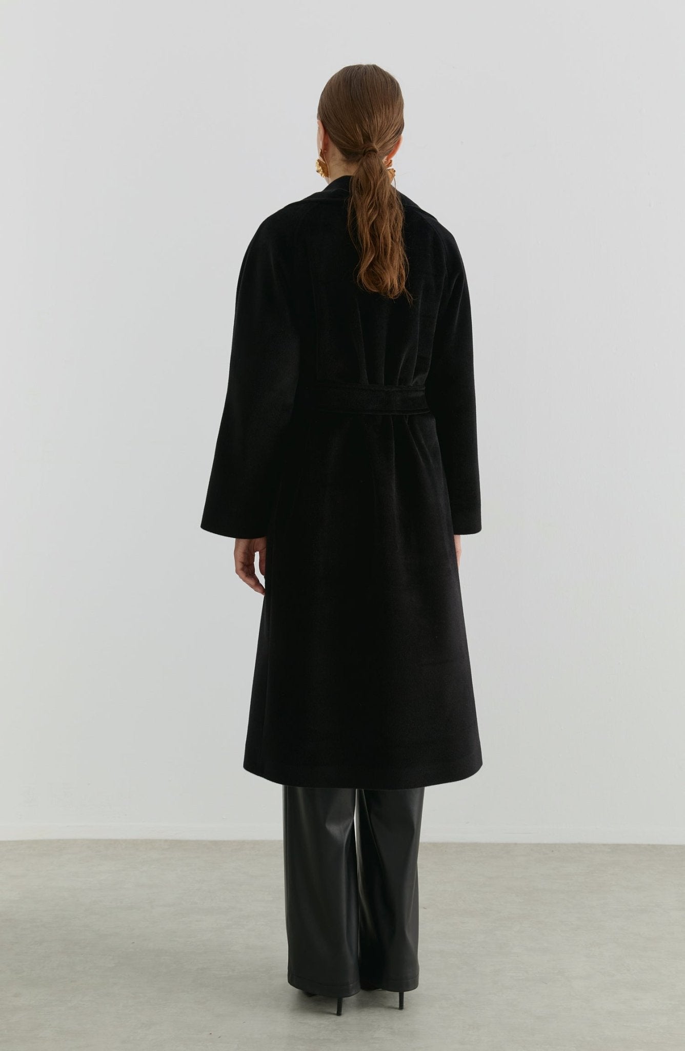 Oversize Tay Tüyü Siyah Basic Kaban - Fatma Atasoy
