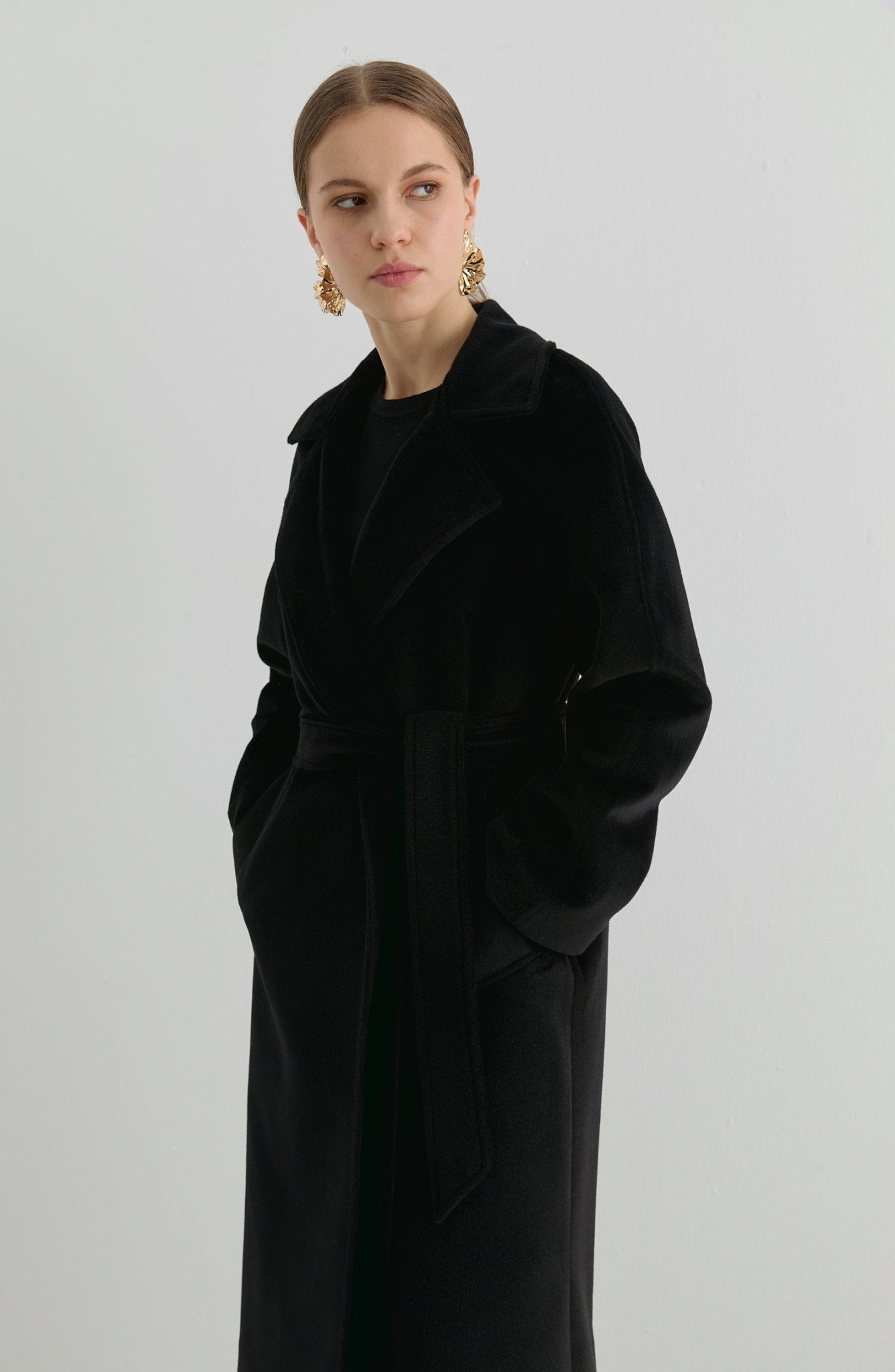 Oversize Tay Tüyü Siyah Basic Kaban - Fatma Atasoy