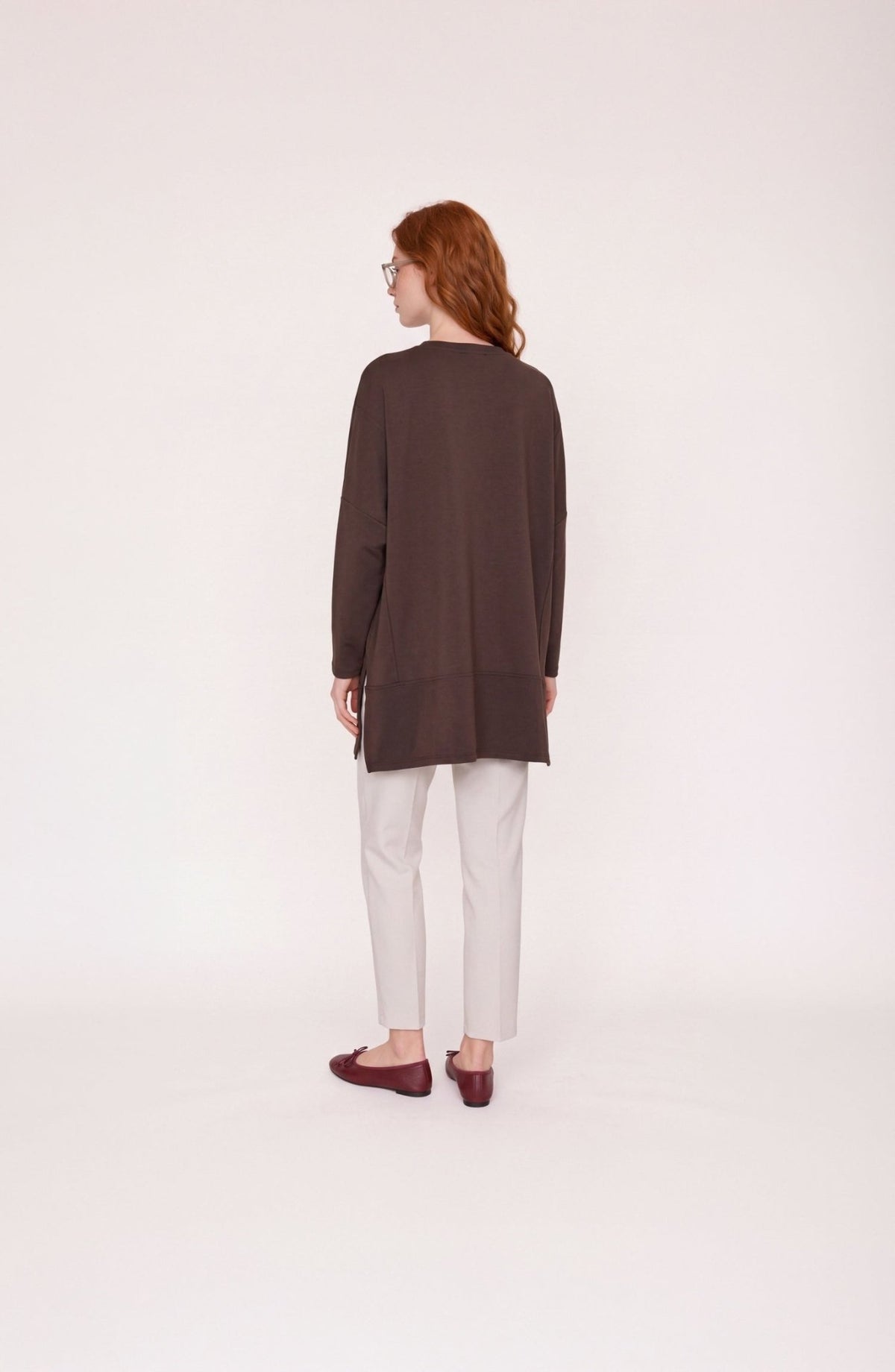 Parçalı Yırtmaçlı Oversize Acı Kahve Sweatshirt - Fatma Atasoy