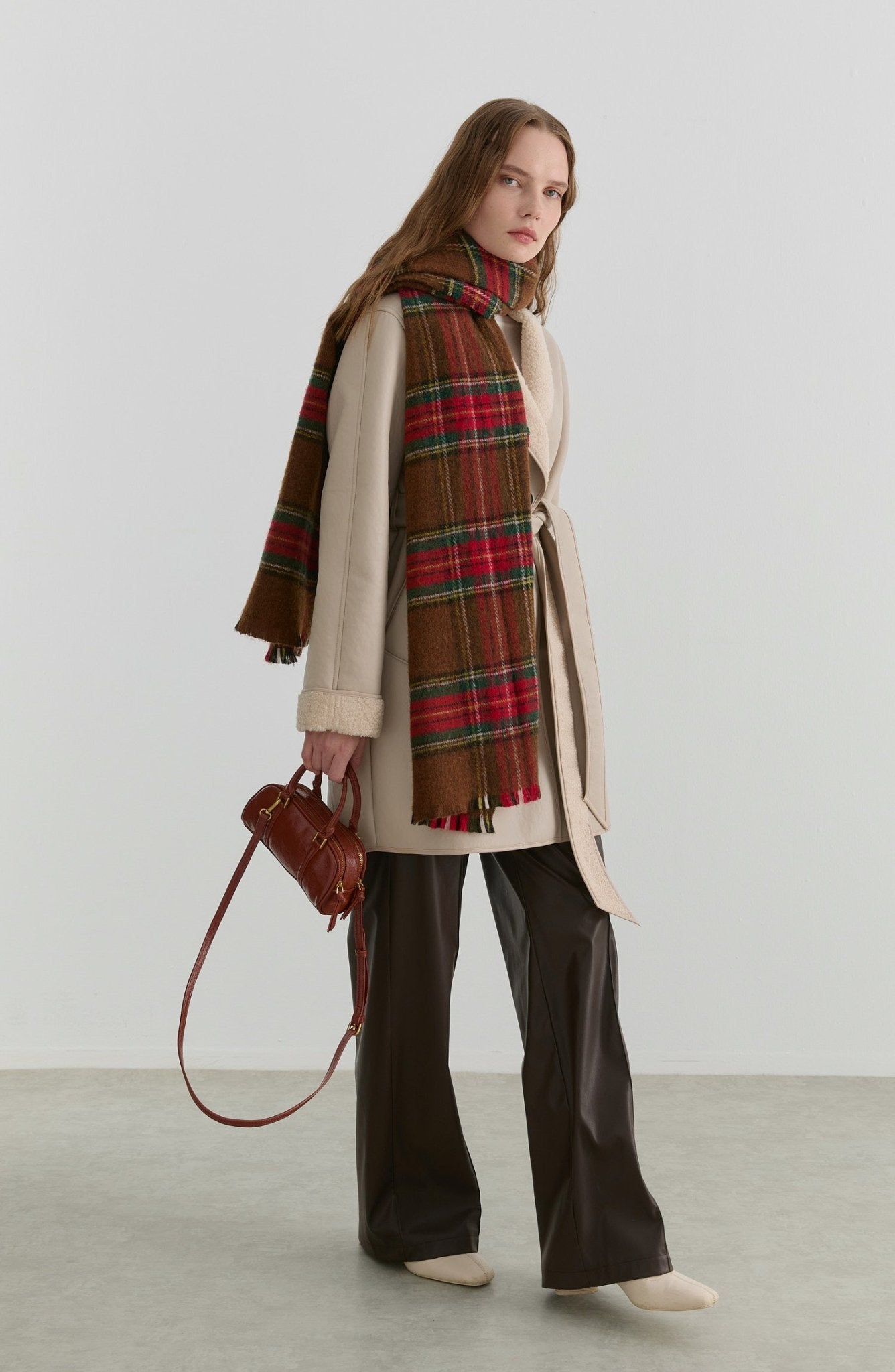 Peluş Detaylı Taş Suni Deri Kaban - Fatma Atasoy