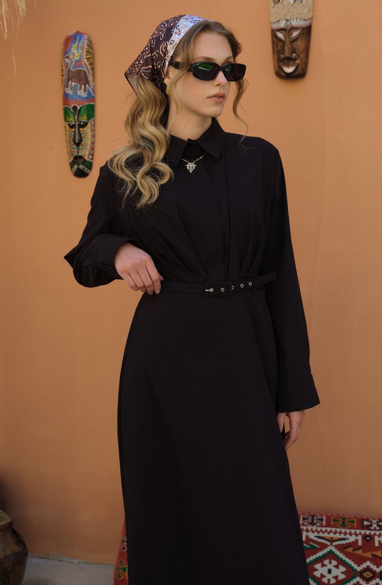 Pileli Kaplama Kemerli Siyah Pamuk Elbise - Fatma Atasoy