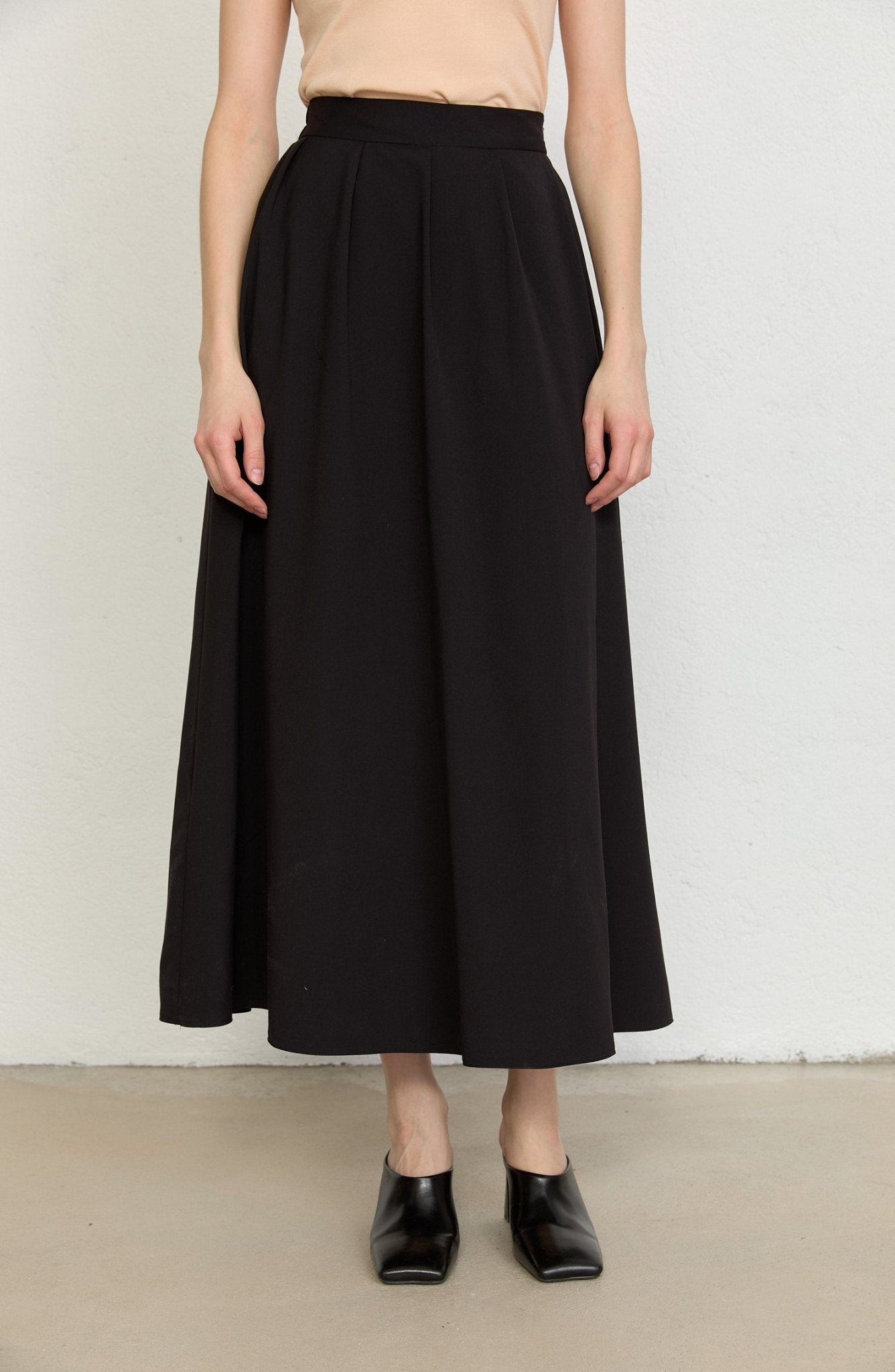 Pileli Siyah Trenç Etek - Fatma Atasoy