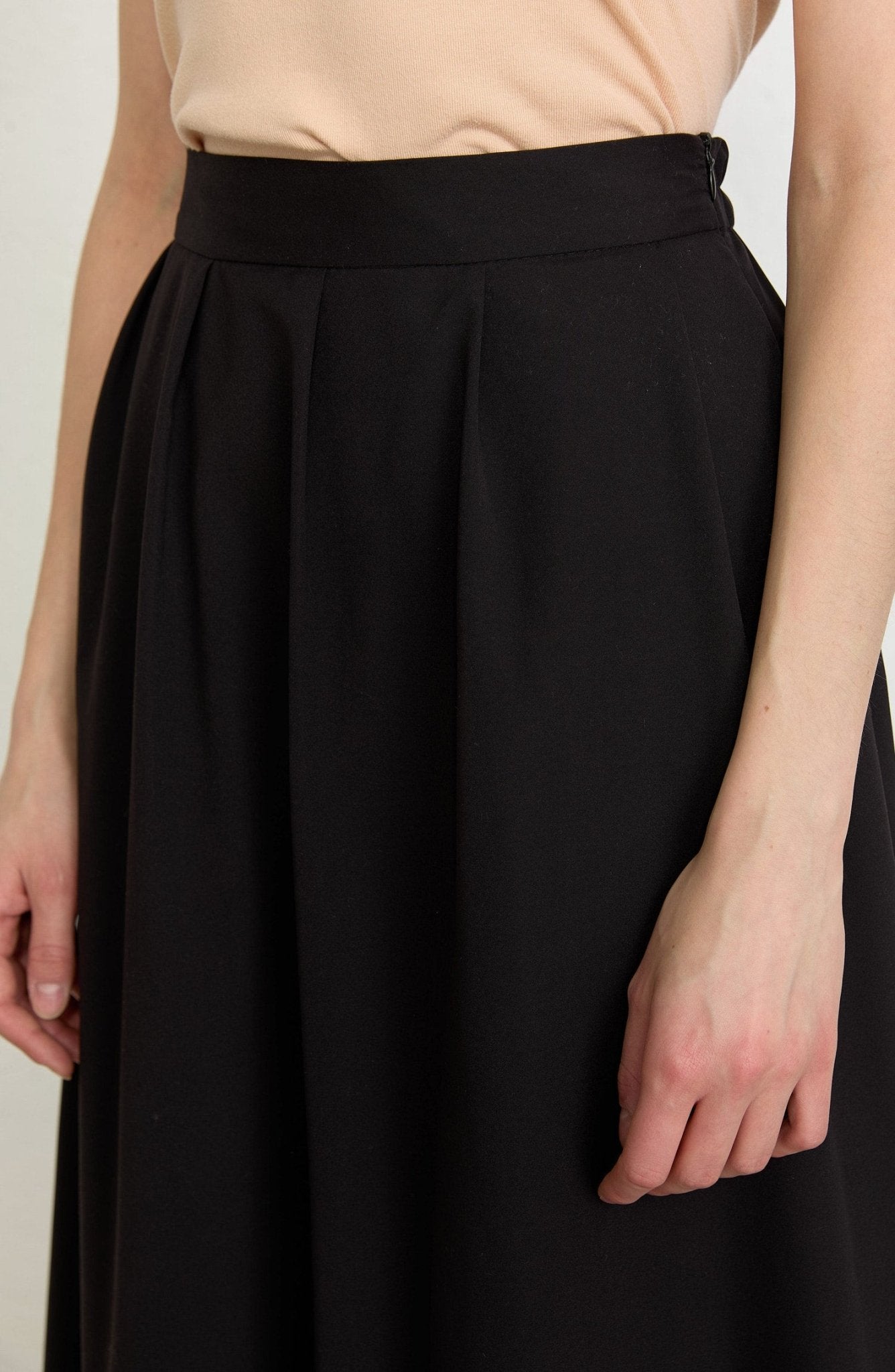 Pileli Siyah Trenç Etek - Fatma Atasoy