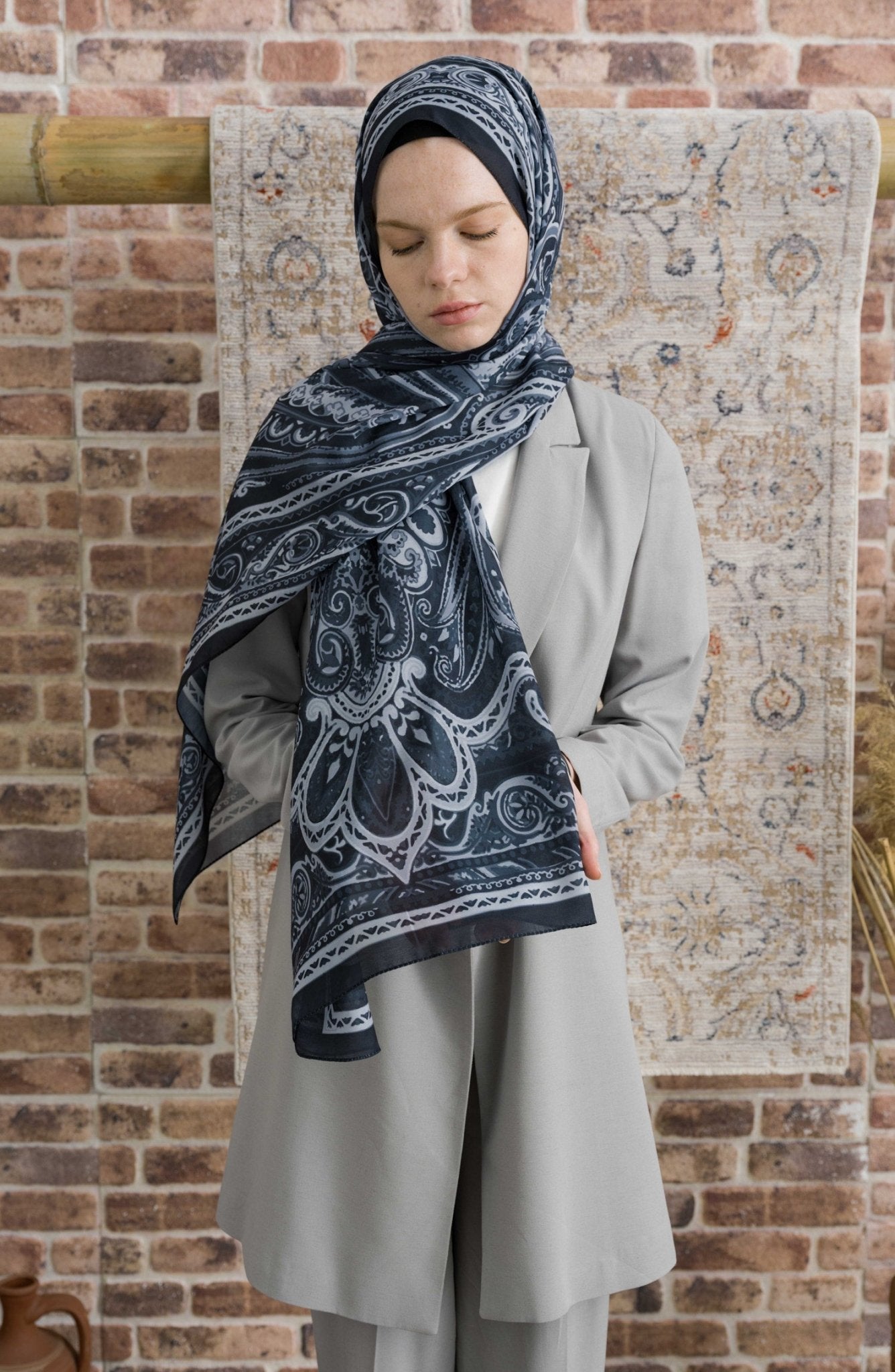 Presya Siyah Etnik Desenli Şal - Fatma Atasoy