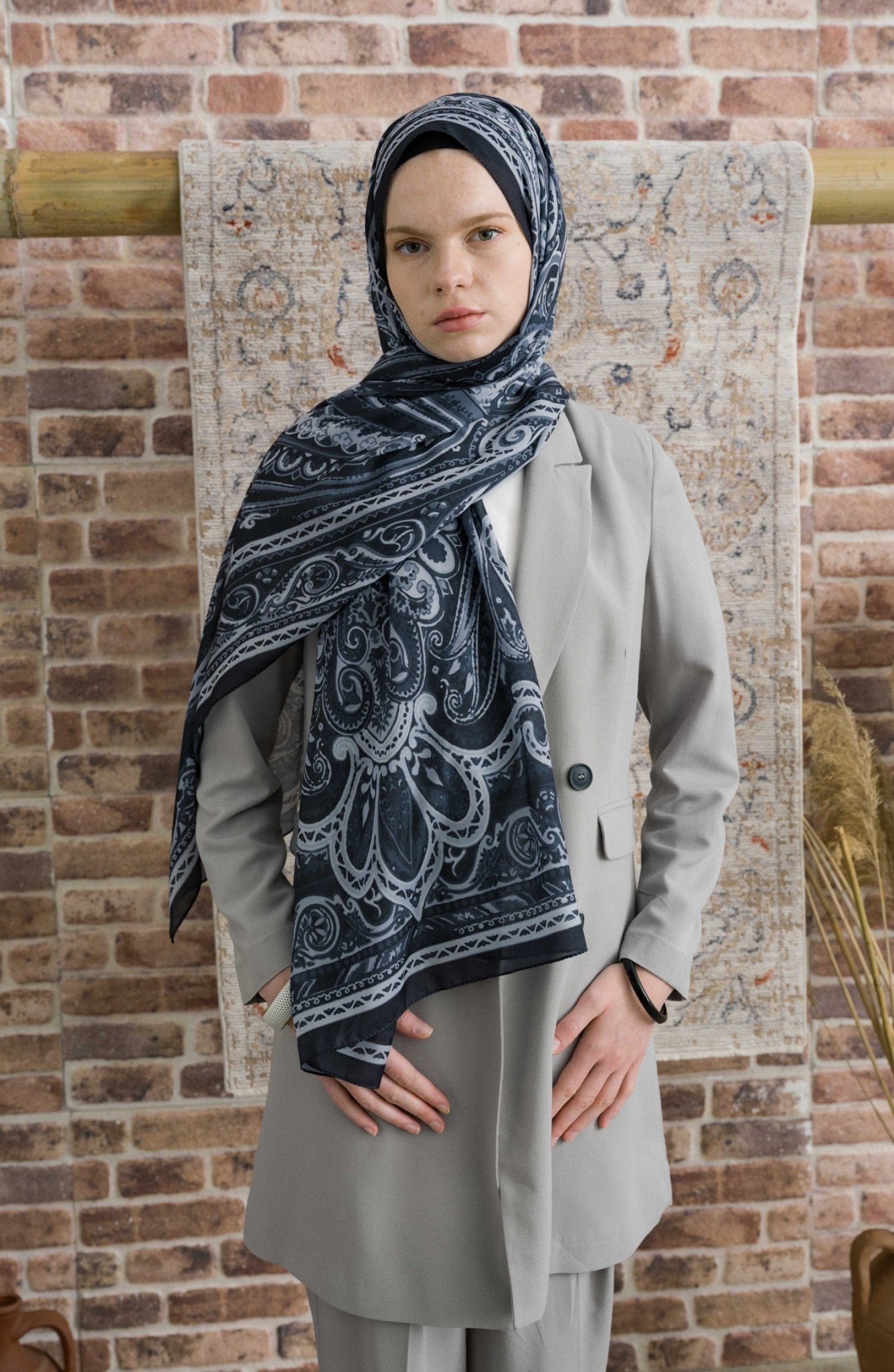 Presya Siyah Etnik Desenli Şal - Fatma Atasoy
