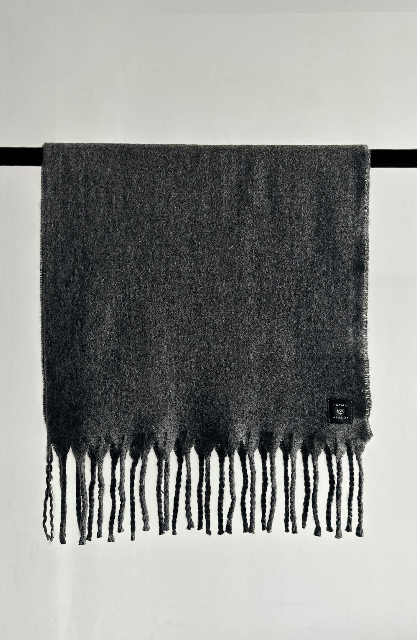 Püsküllü Antrasit Şal - Fatma Atasoy