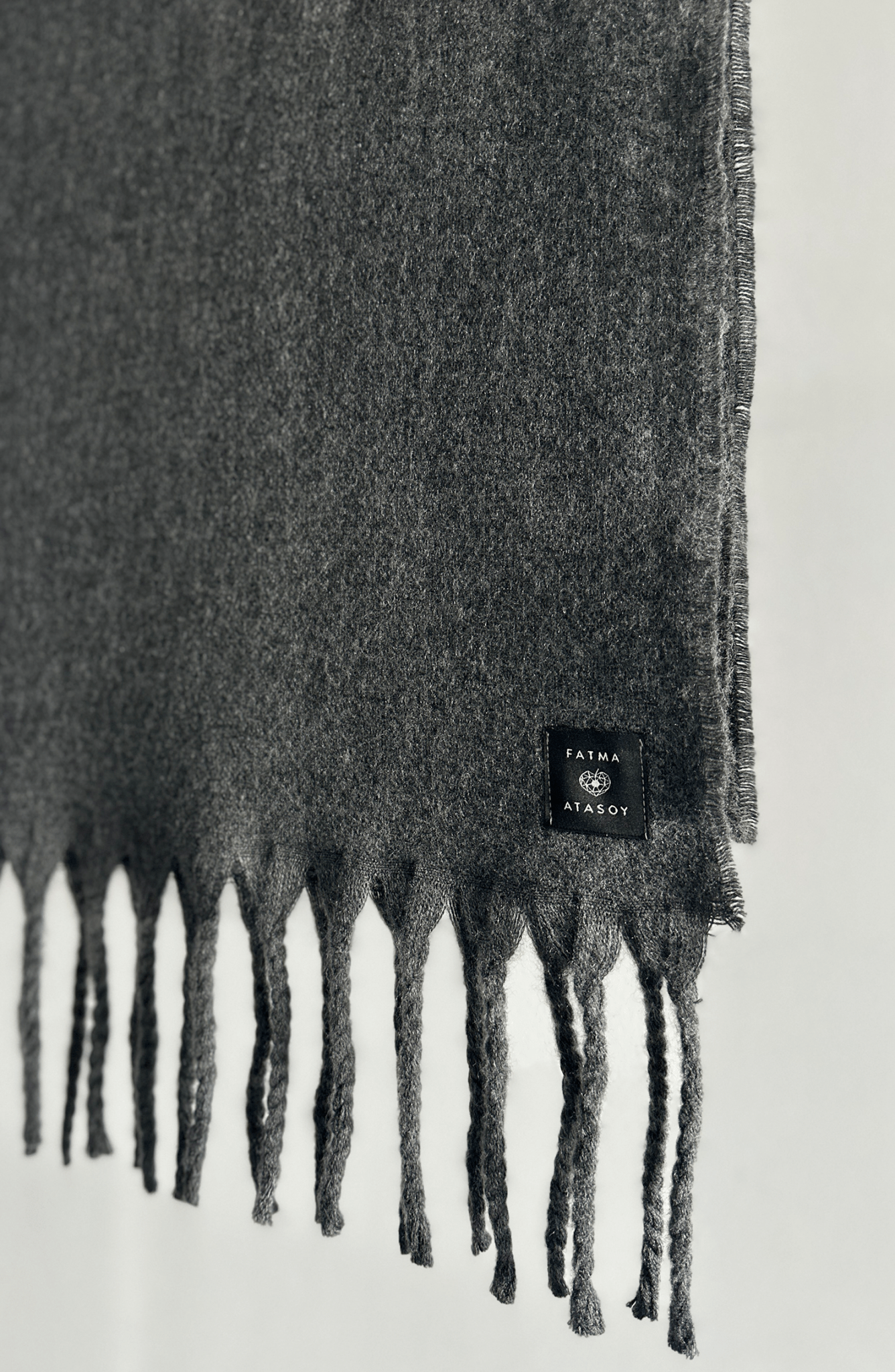 Püsküllü Antrasit Şal - Fatma Atasoy