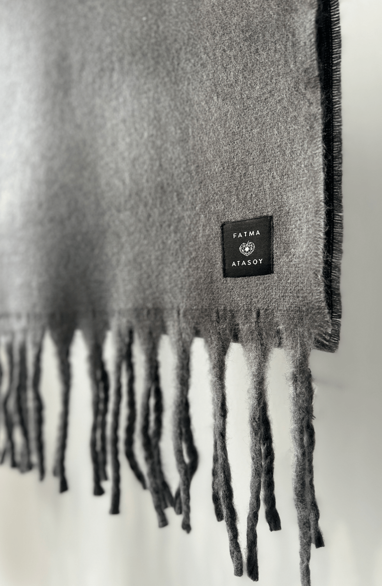 Püsküllü Gri Şal - Fatma Atasoy