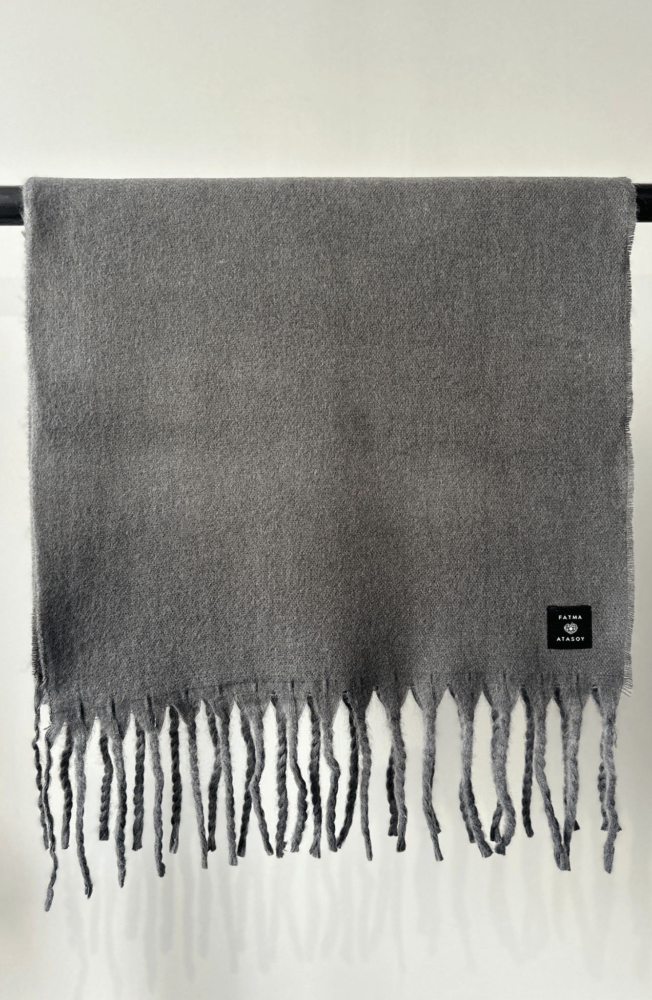 Püsküllü Gri Şal - Fatma Atasoy