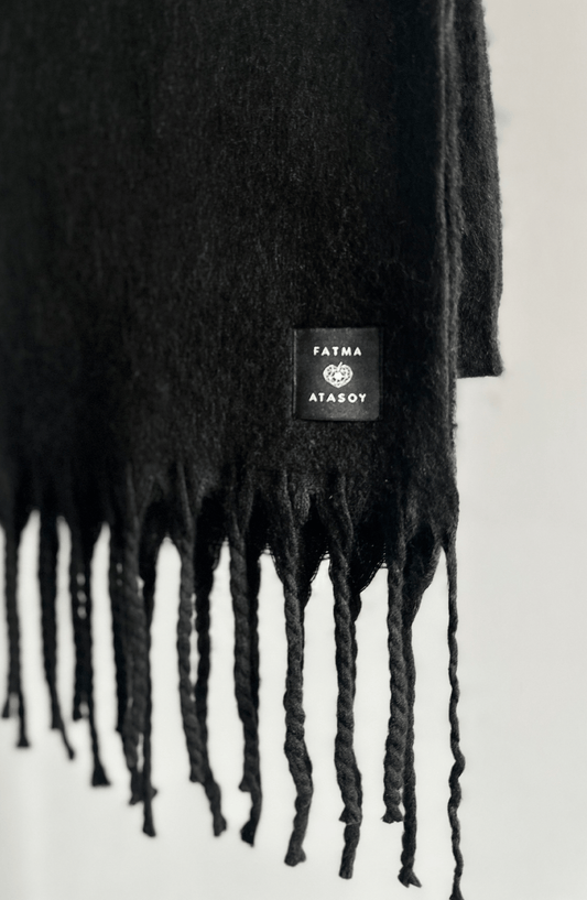 Püsküllü Siyah Şal - Fatma Atasoy